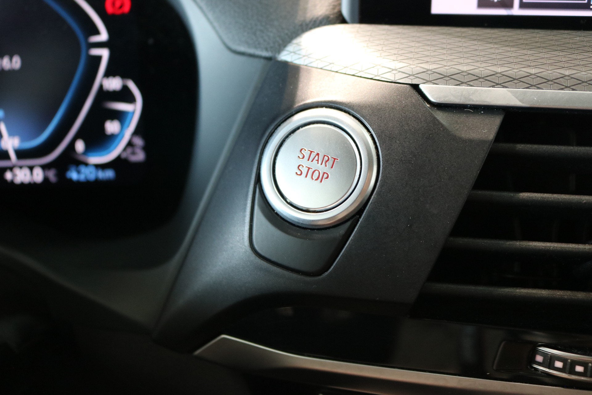 BMW X3 xDrive 30e M Sport-image-42
