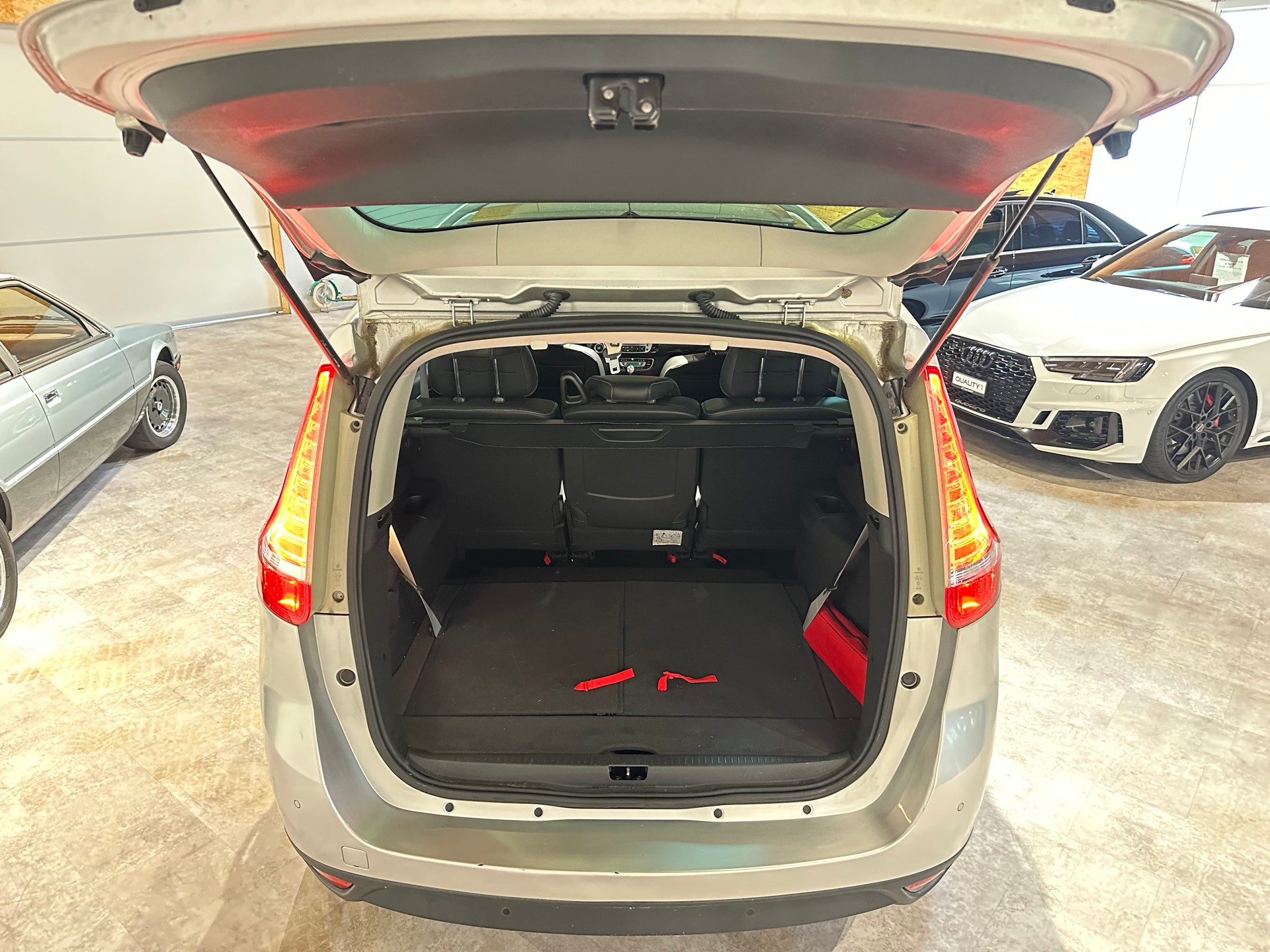RENAULT Grand Scénic 1.2 16V Turbo Bose Edition/7-Plätzer/Vollausstattung/8 x Aluräder/Frisch ab MFK und Service-image-5