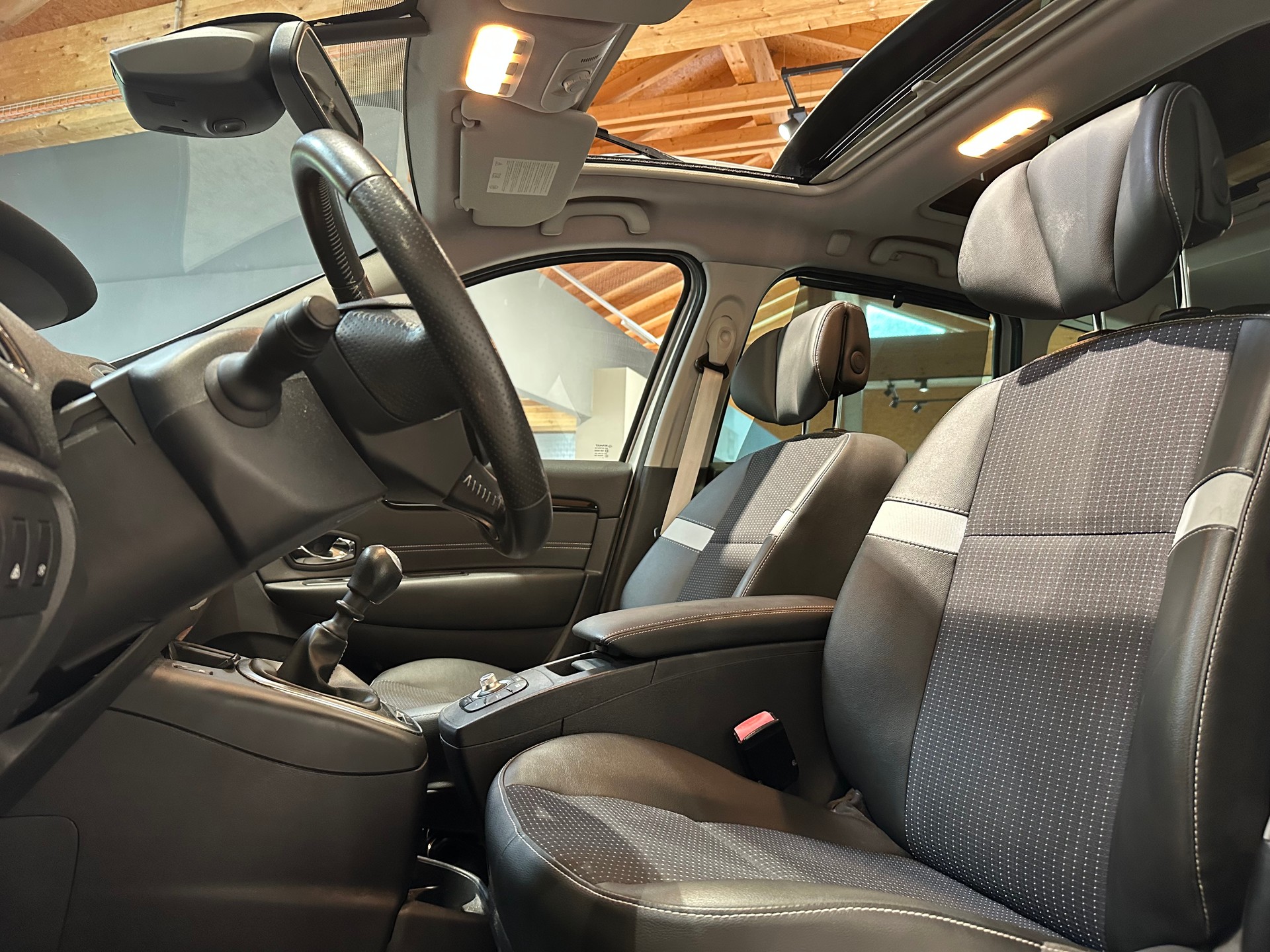 RENAULT Grand Scénic 1.2 16V Turbo Bose Edition/7-Plätzer/Vollausstattung/8 x Aluräder/Frisch ab MFK und Service-image-11