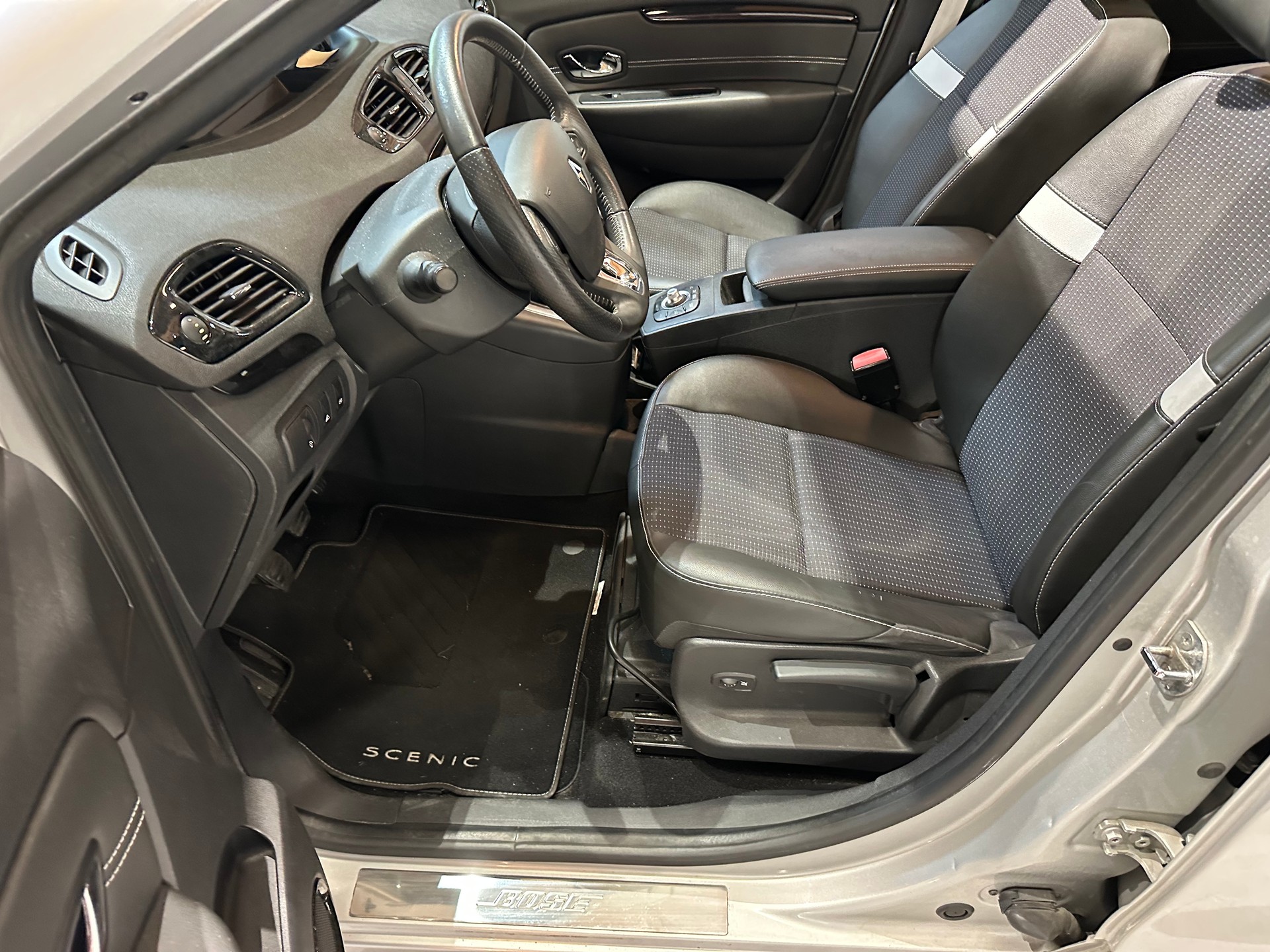 RENAULT Grand Scénic 1.2 16V Turbo Bose Edition/7-Plätzer/Vollausstattung/8 x Aluräder/Frisch ab MFK und Service-image-10