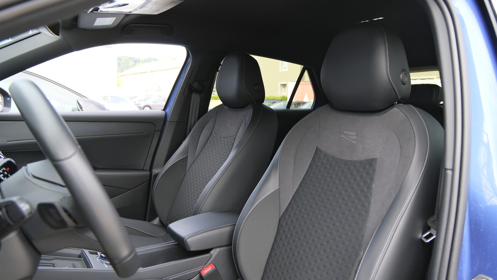 VW T-Roc 1.5 eTSI mHEV R-Line DSG-image-4