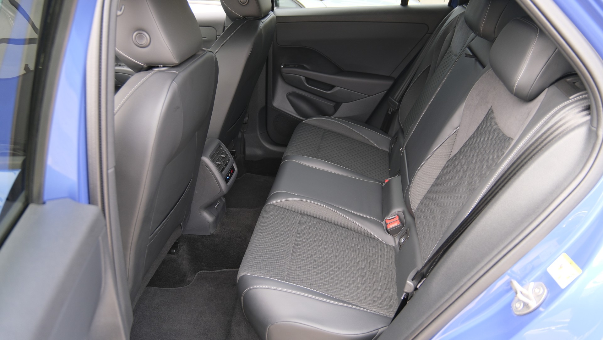 VW T-Roc 1.5 eTSI mHEV R-Line DSG-image-21
