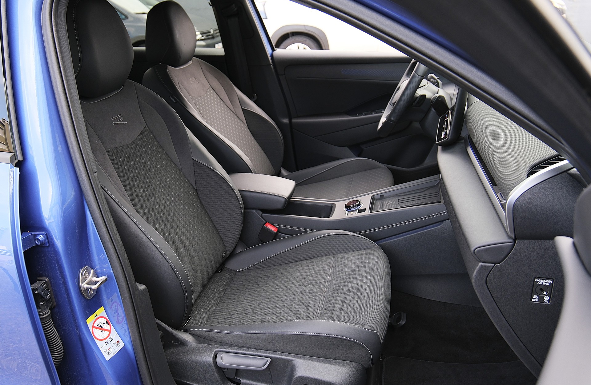 VW T-Roc 1.5 eTSI mHEV R-Line DSG-image-14