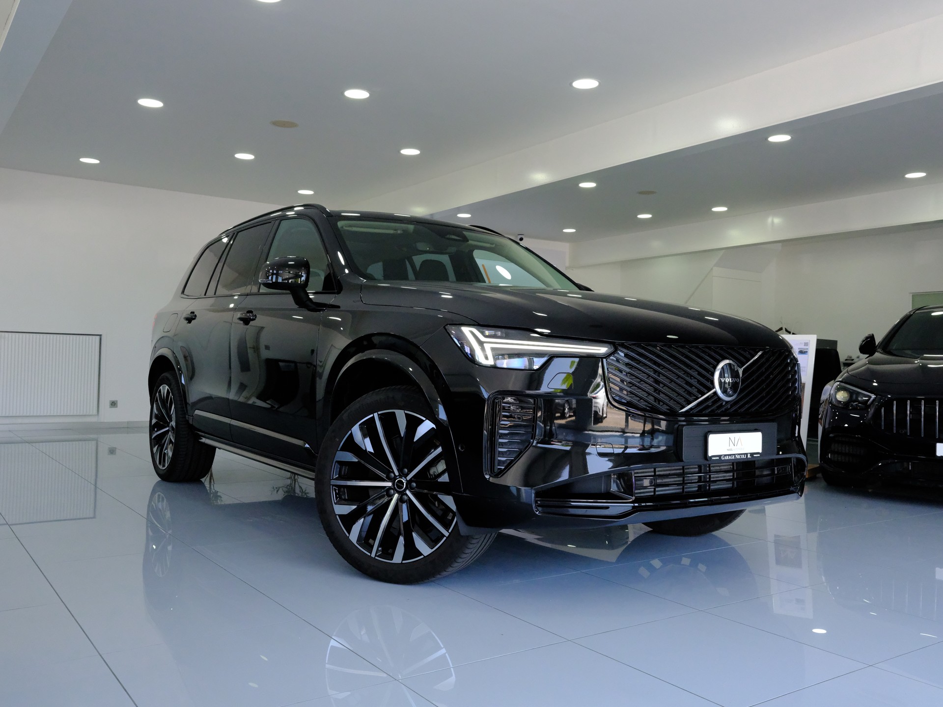 VOLVO XC90 T8 eAWD PluginHybrid Plus Dark Geartronic-image-0