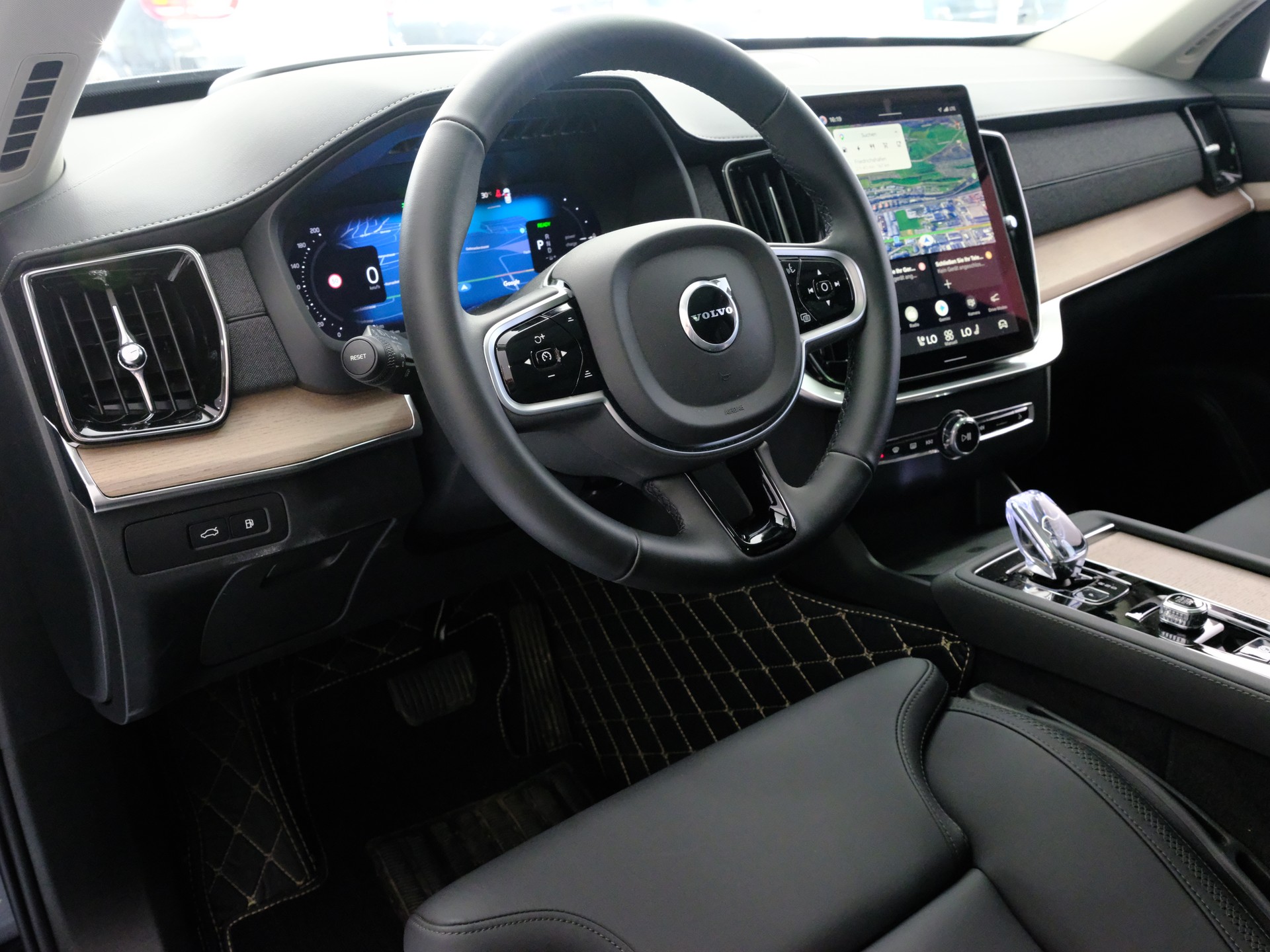 VOLVO XC90 T8 eAWD PluginHybrid Plus Dark Geartronic-image-8