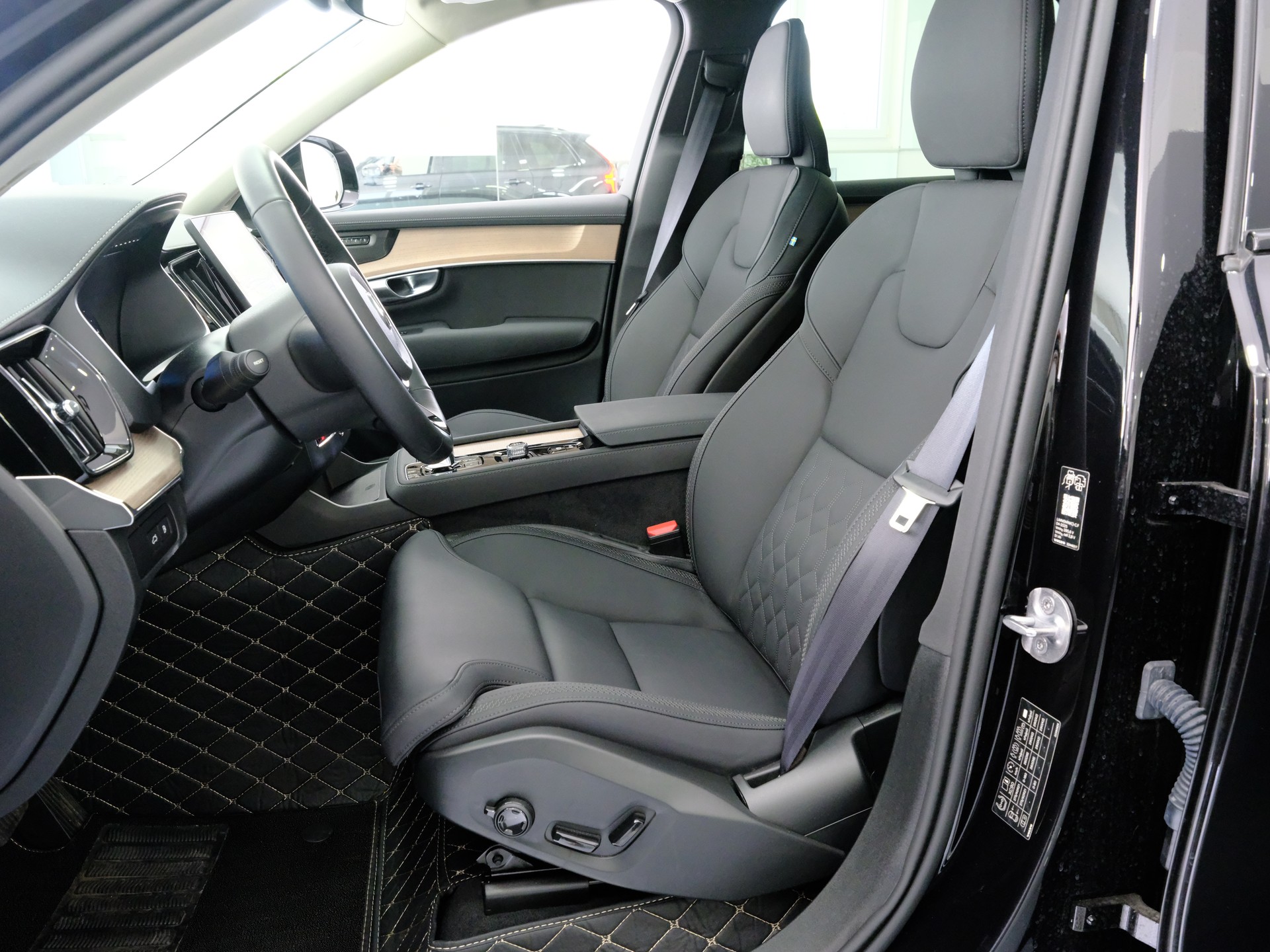 VOLVO XC90 T8 eAWD PluginHybrid Plus Dark Geartronic-image-10