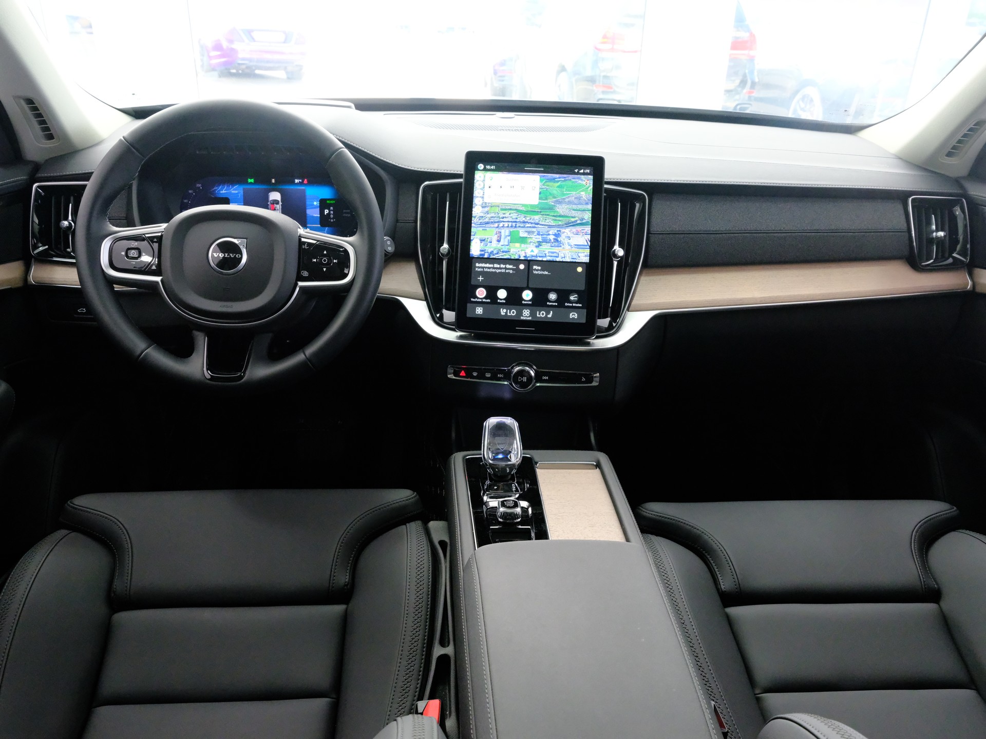 VOLVO XC90 T8 eAWD PluginHybrid Plus Dark Geartronic-image-12