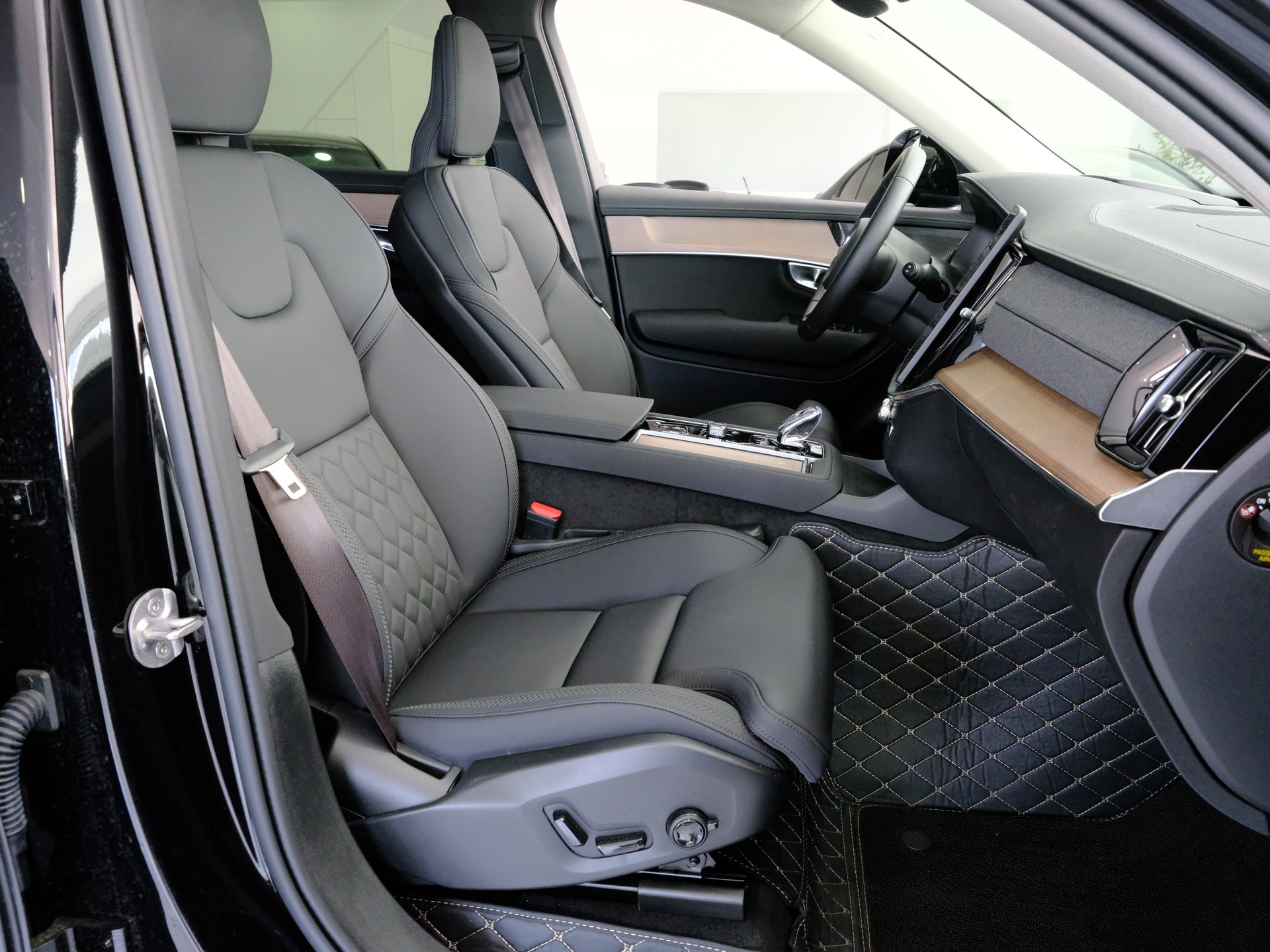 VOLVO XC90 T8 eAWD PluginHybrid Plus Dark Geartronic-image-14