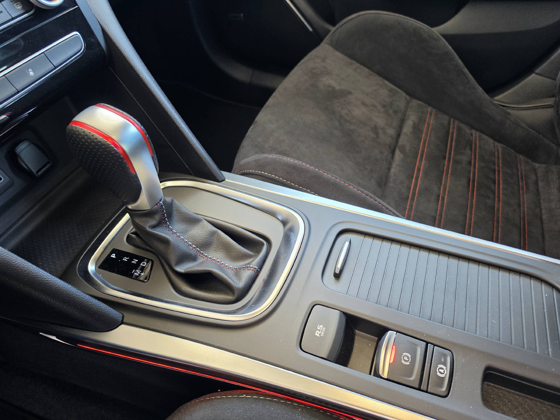 RENAULT Mégane Sport 1.8 T Trophy EDC-image-13