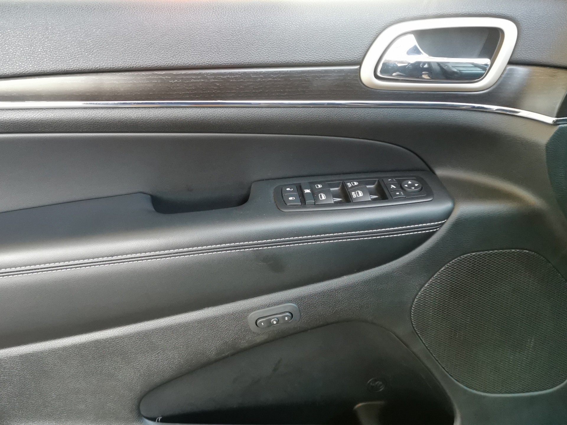 JEEP Grand Cherokee 3.0 CRD Limited Automatic-image-12