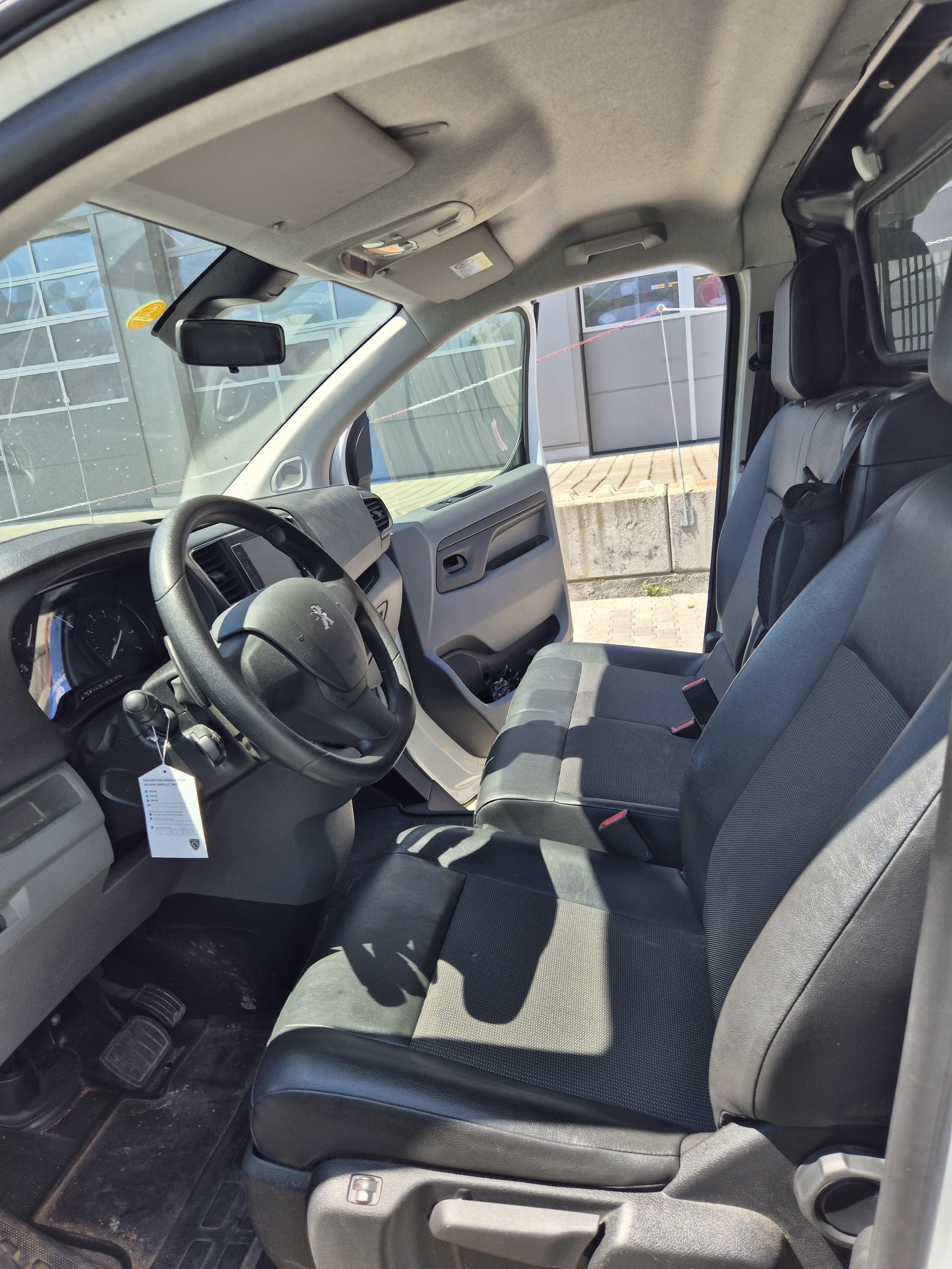 PEUGEOT Expert 2.0 BlueHDi 180 S&S Allure Compact EAT8-image-9