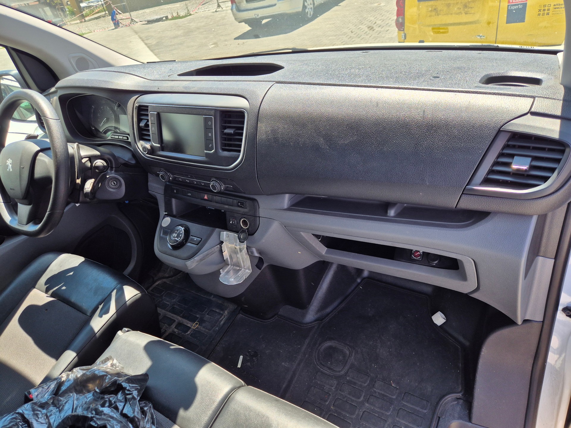 PEUGEOT Expert 2.0 BlueHDi 180 S&S Allure Compact EAT8-image-8
