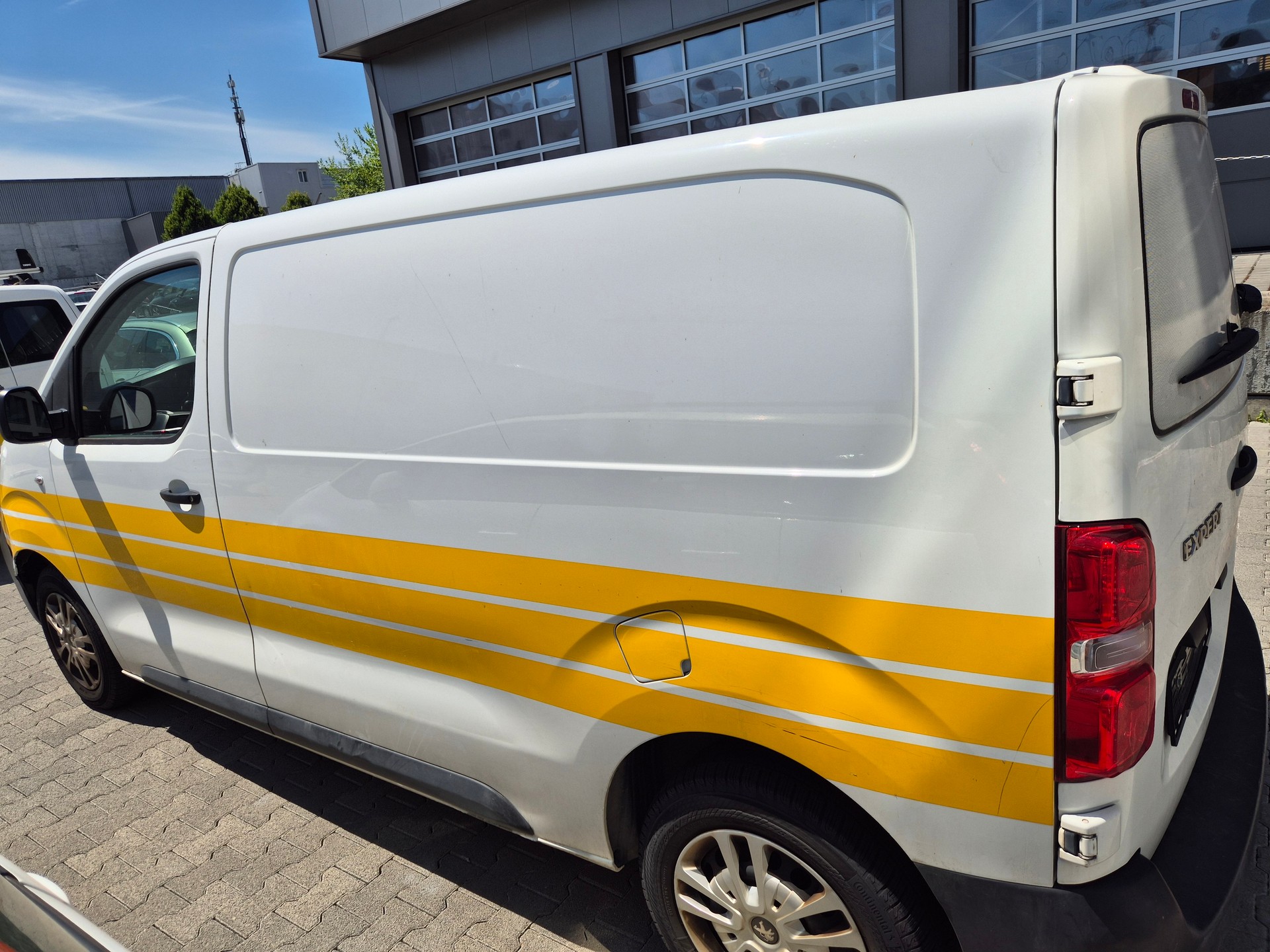 PEUGEOT Expert 2.0 BlueHDi 180 S&S Allure Compact EAT8-image-4
