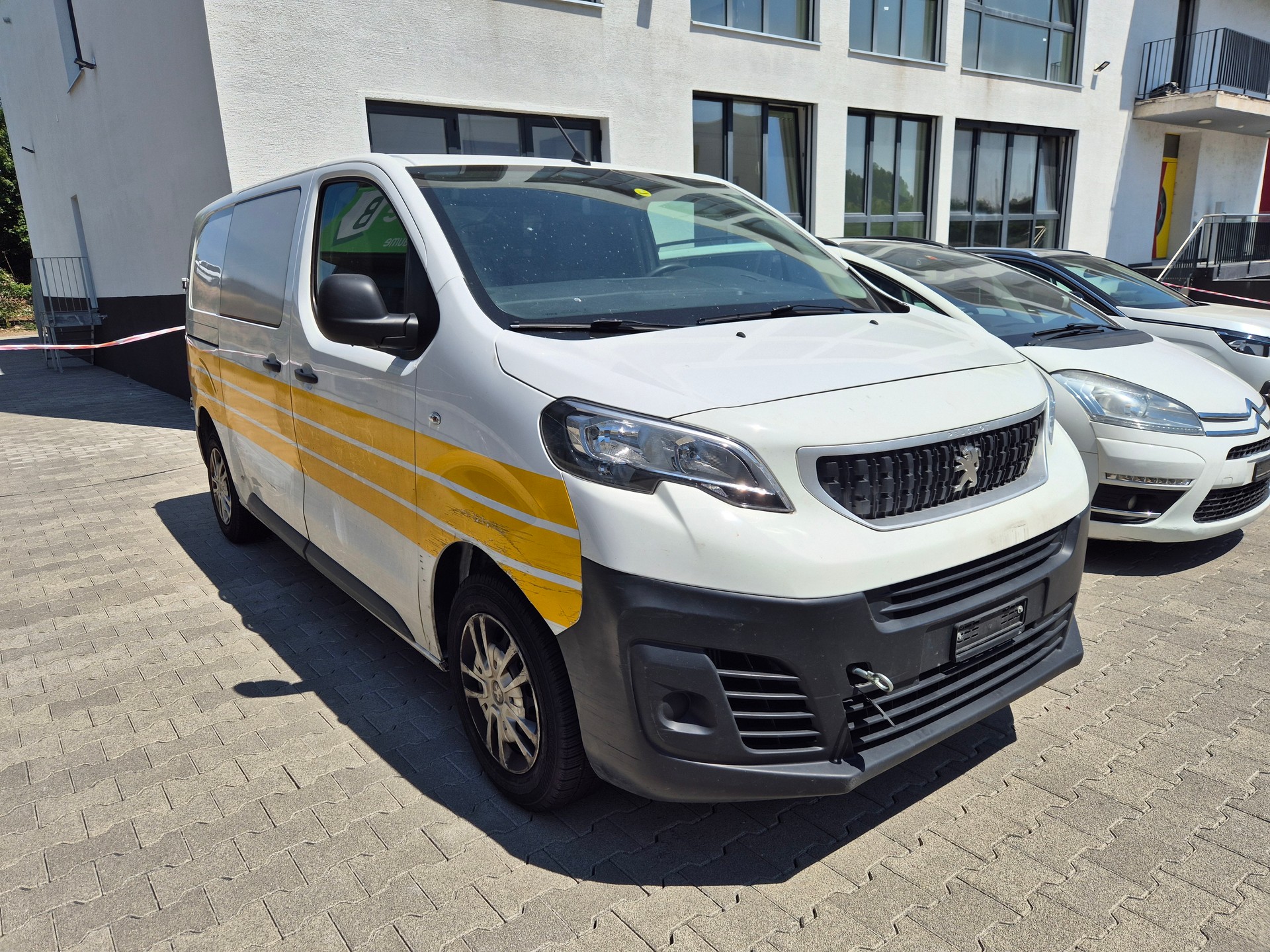 PEUGEOT Expert 2.0 BlueHDi 180 S&S Allure Compact EAT8-image-1