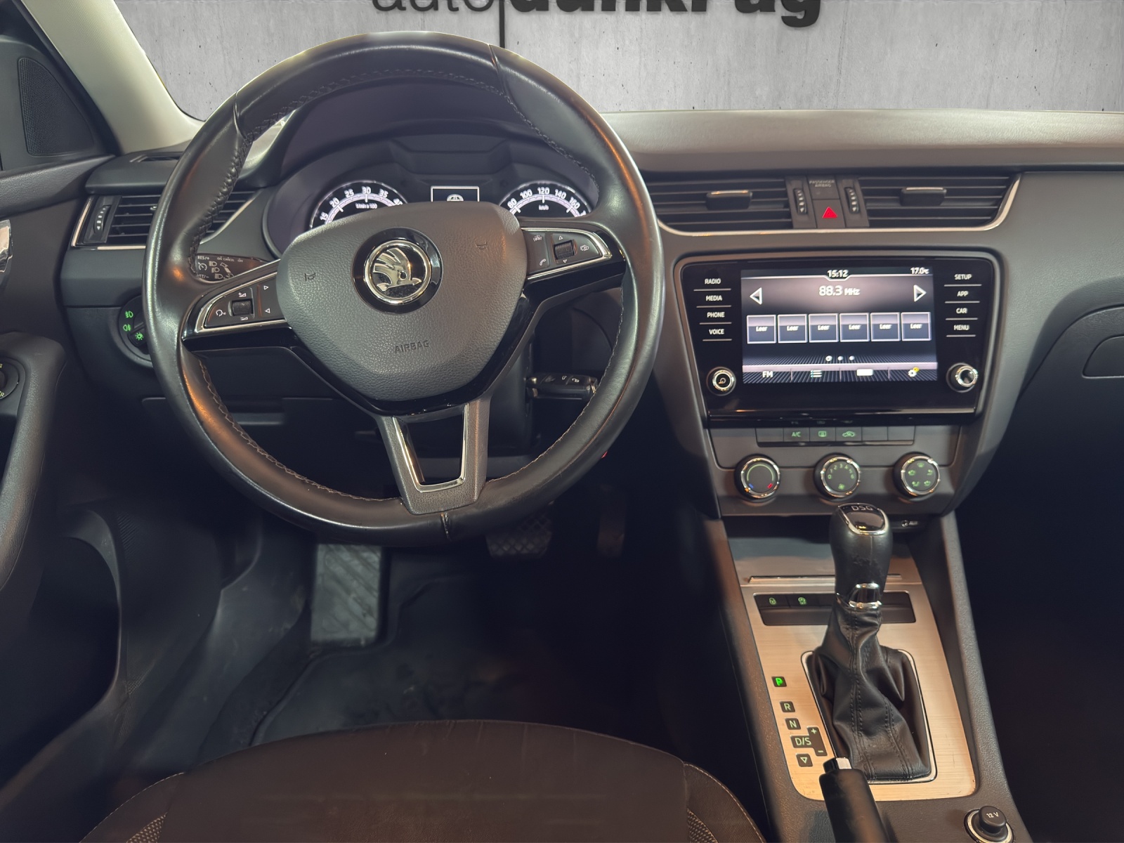 SKODA Octavia Combi 1.6 TDI Ambition DSG-image-8