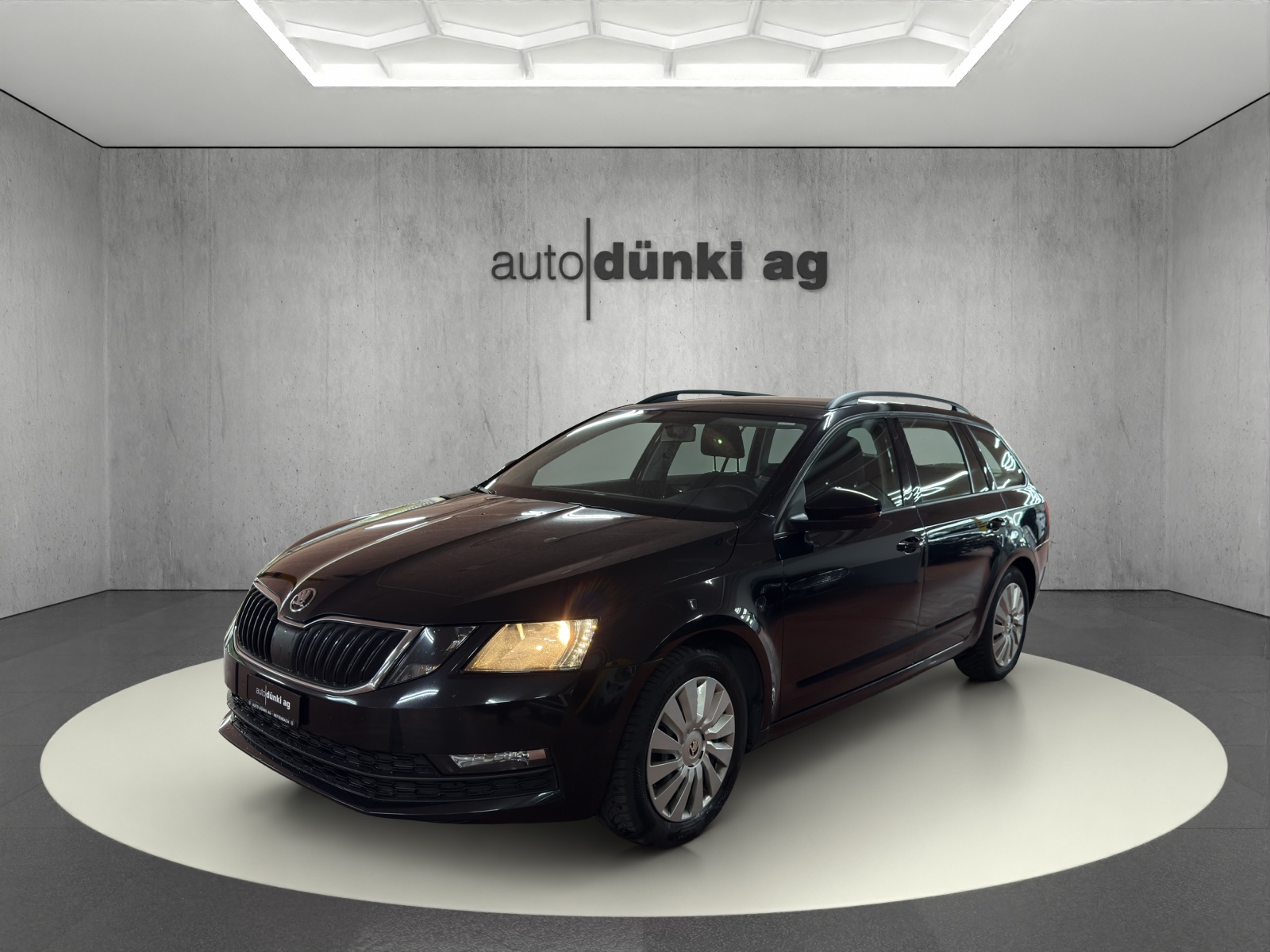 SKODA Octavia Combi 1.6 TDI Ambition DSG-image-0