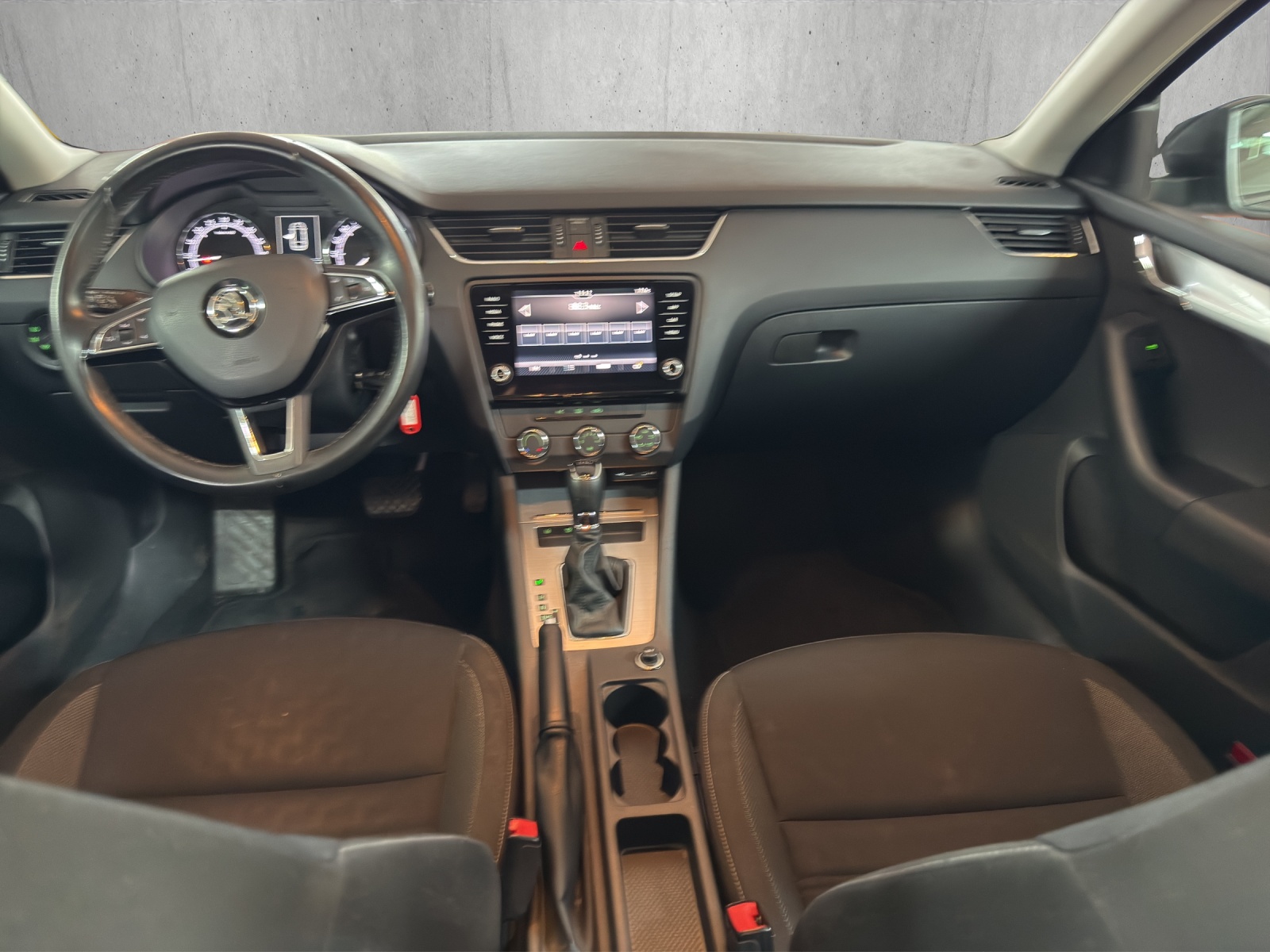 SKODA Octavia Combi 1.6 TDI Ambition DSG-image-9