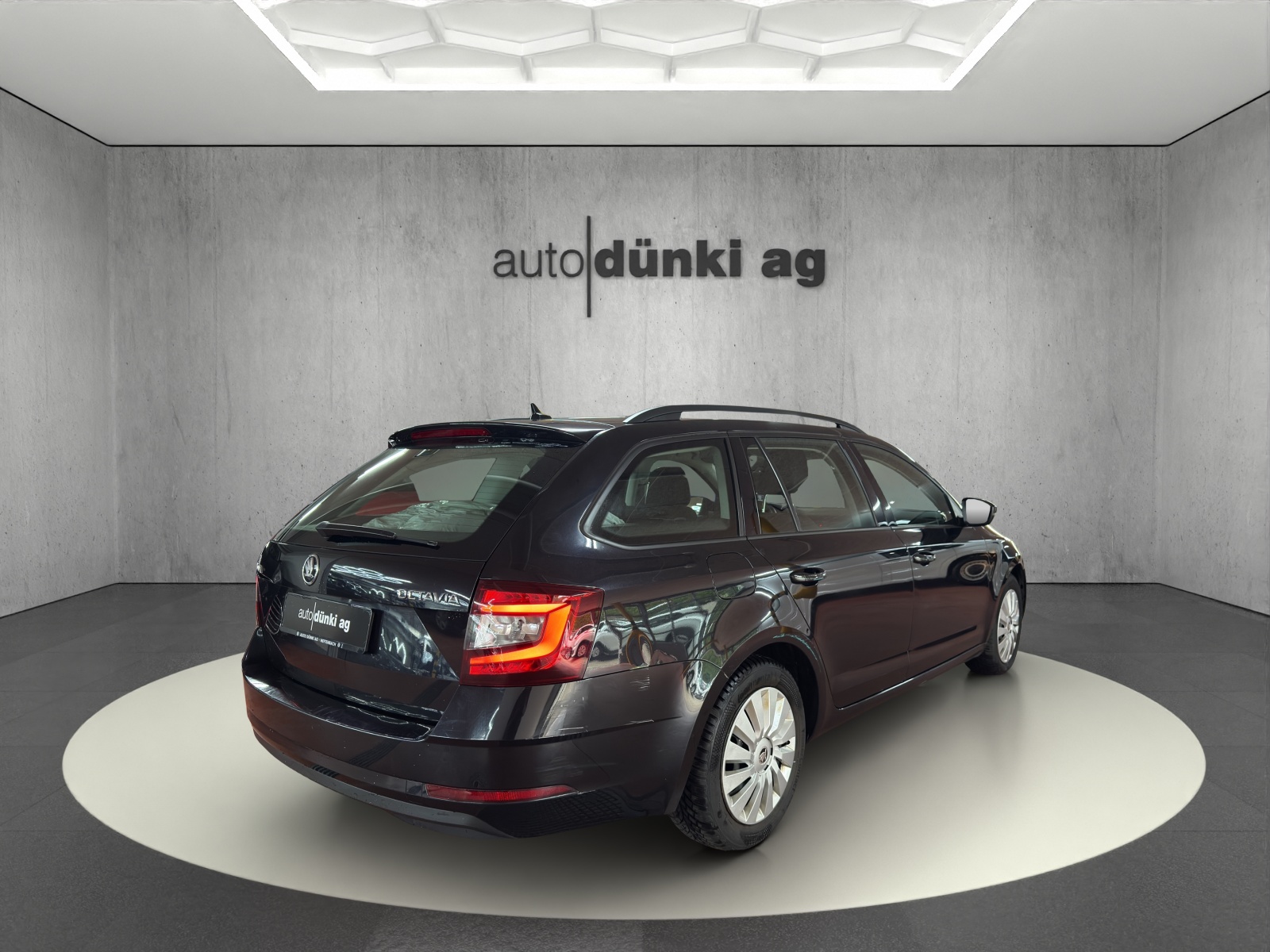 SKODA Octavia Combi 1.6 TDI Ambition DSG-image-2