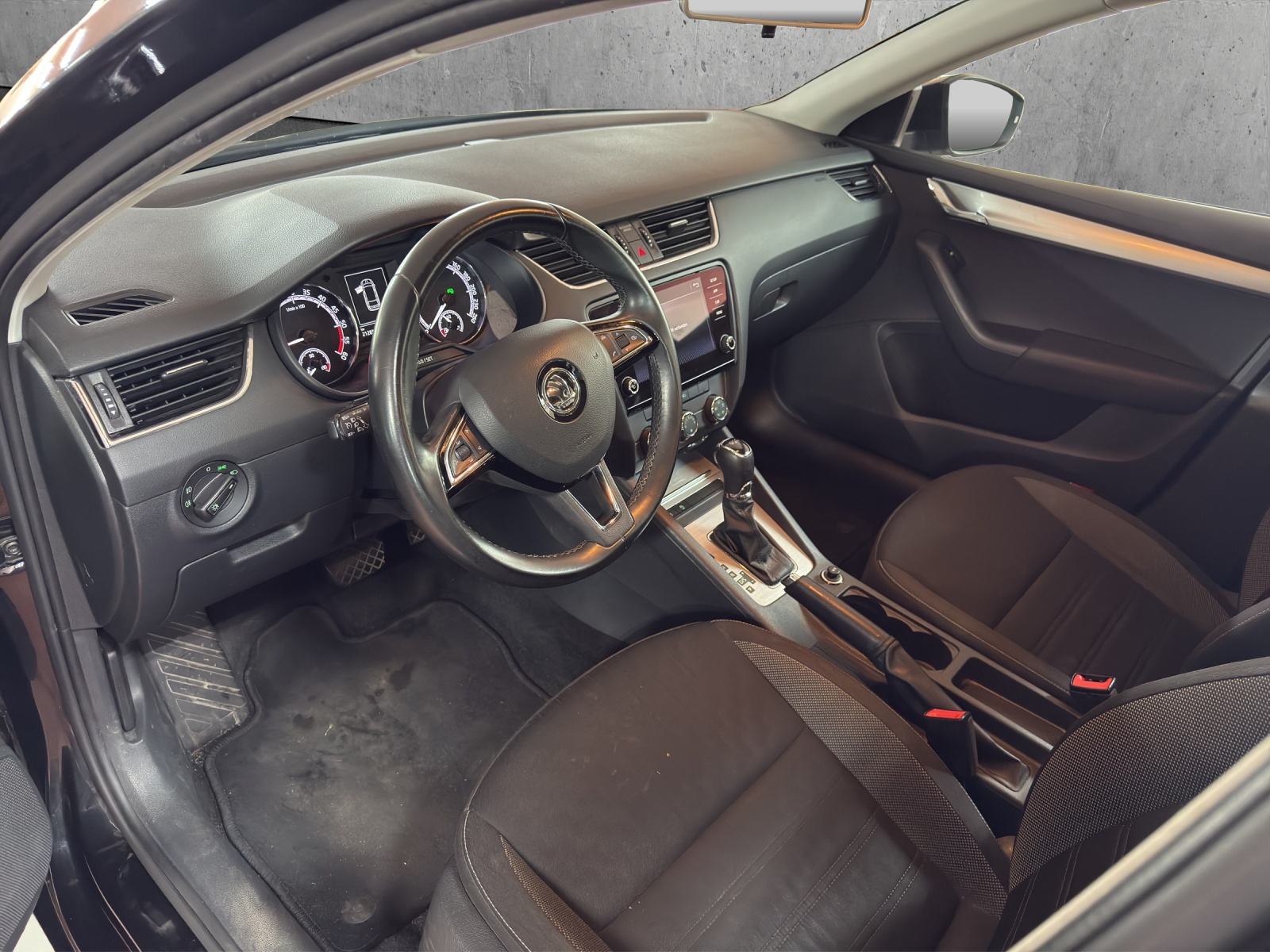 SKODA Octavia Combi 1.6 TDI Ambition DSG-image-6
