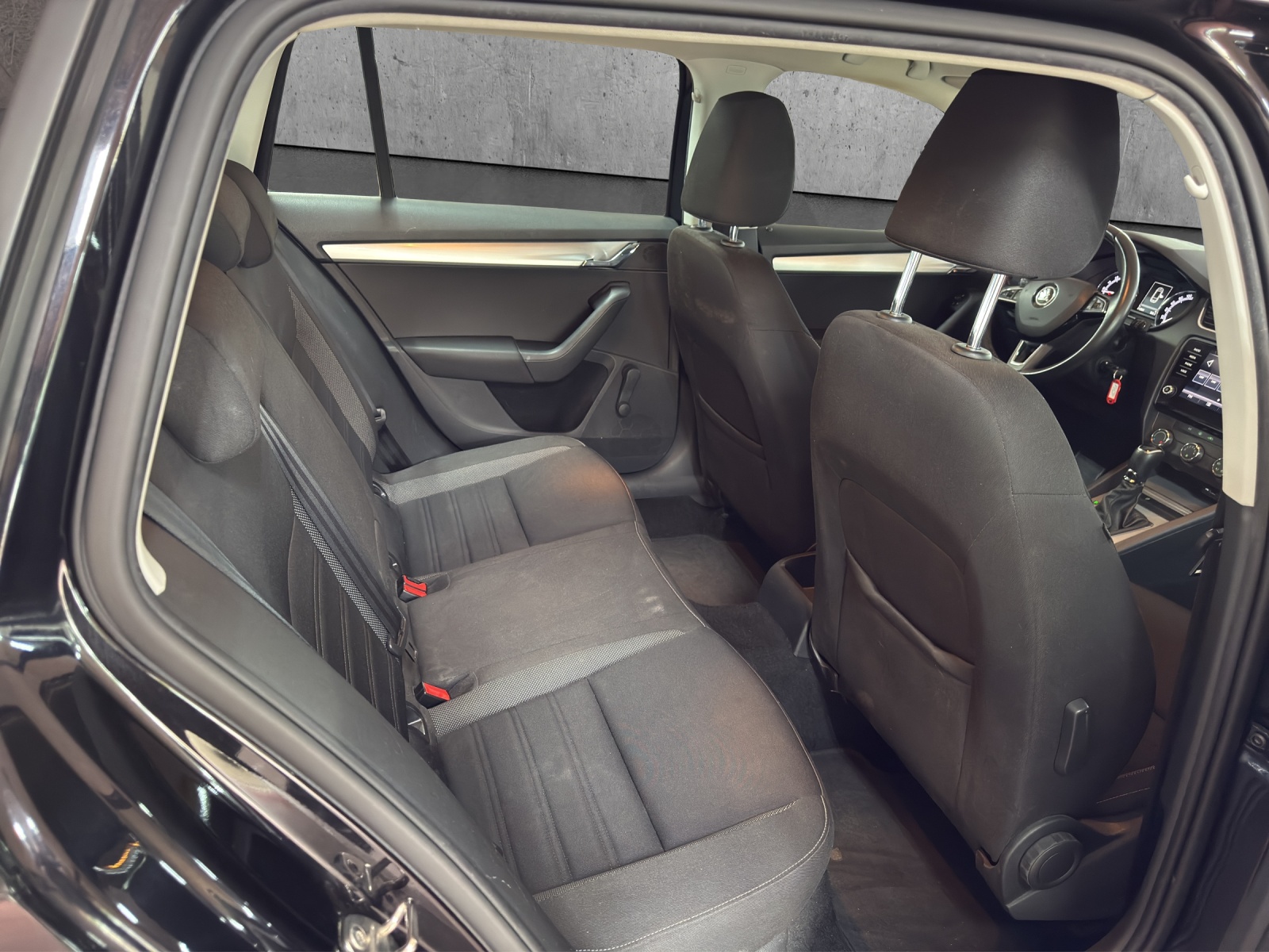 SKODA Octavia Combi 1.6 TDI Ambition DSG-image-11