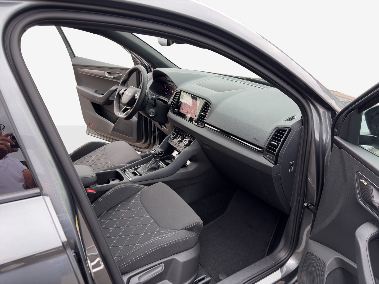 SKODA Karoq 1.5 TSI SportLine DSG-image-13