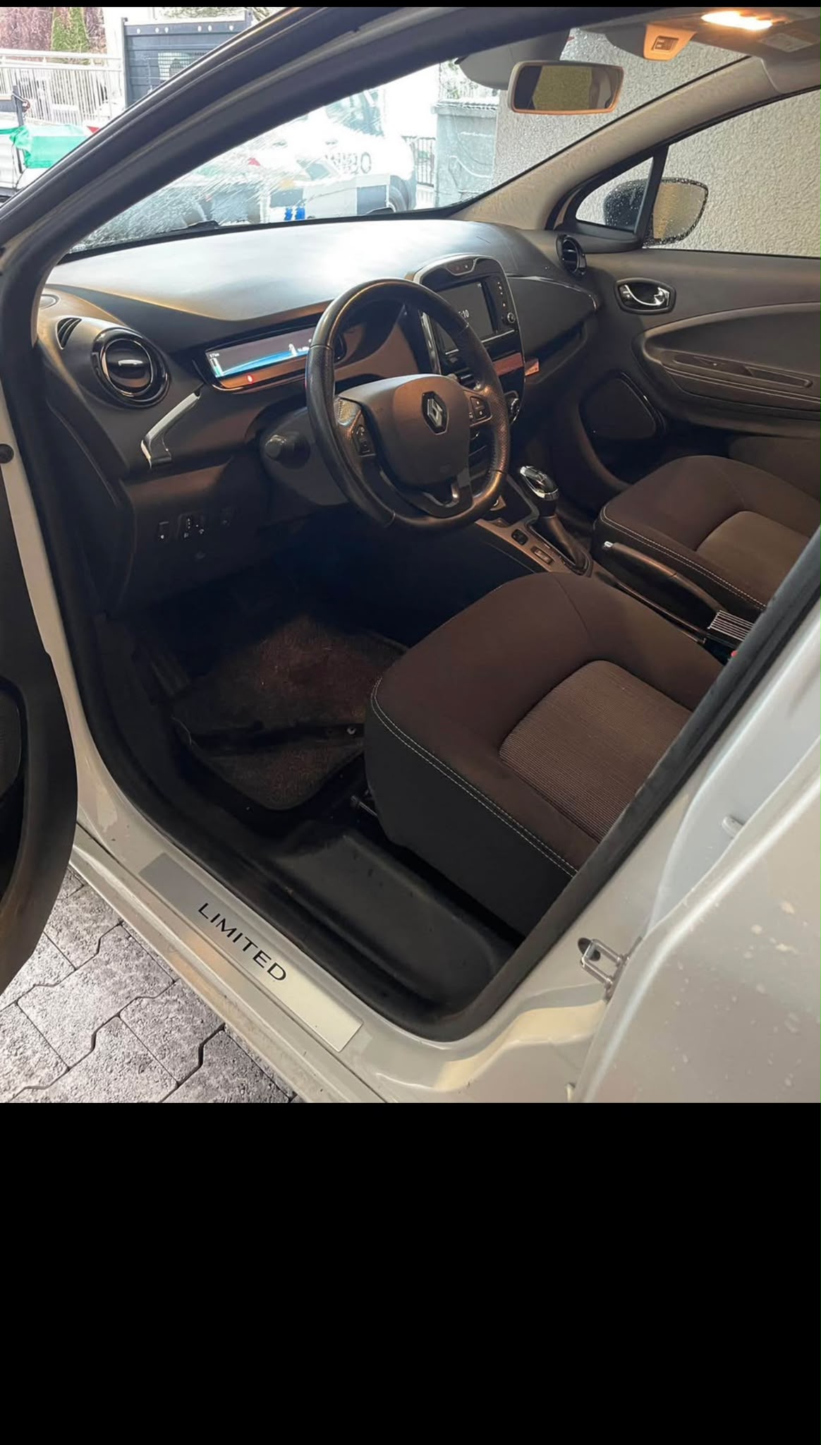 RENAULT ZOE-image-4