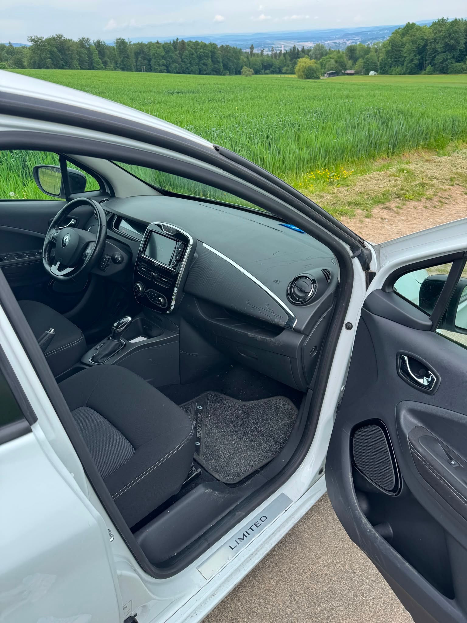 RENAULT ZOE-image-3