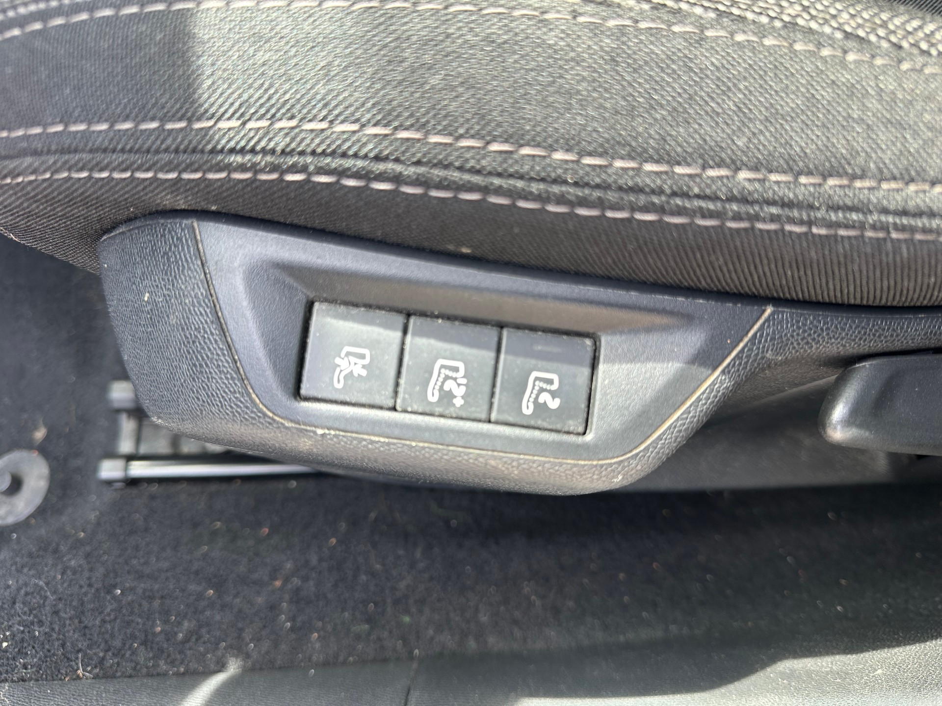 PEUGEOT 308 SW 1.2 THP Active-image-5