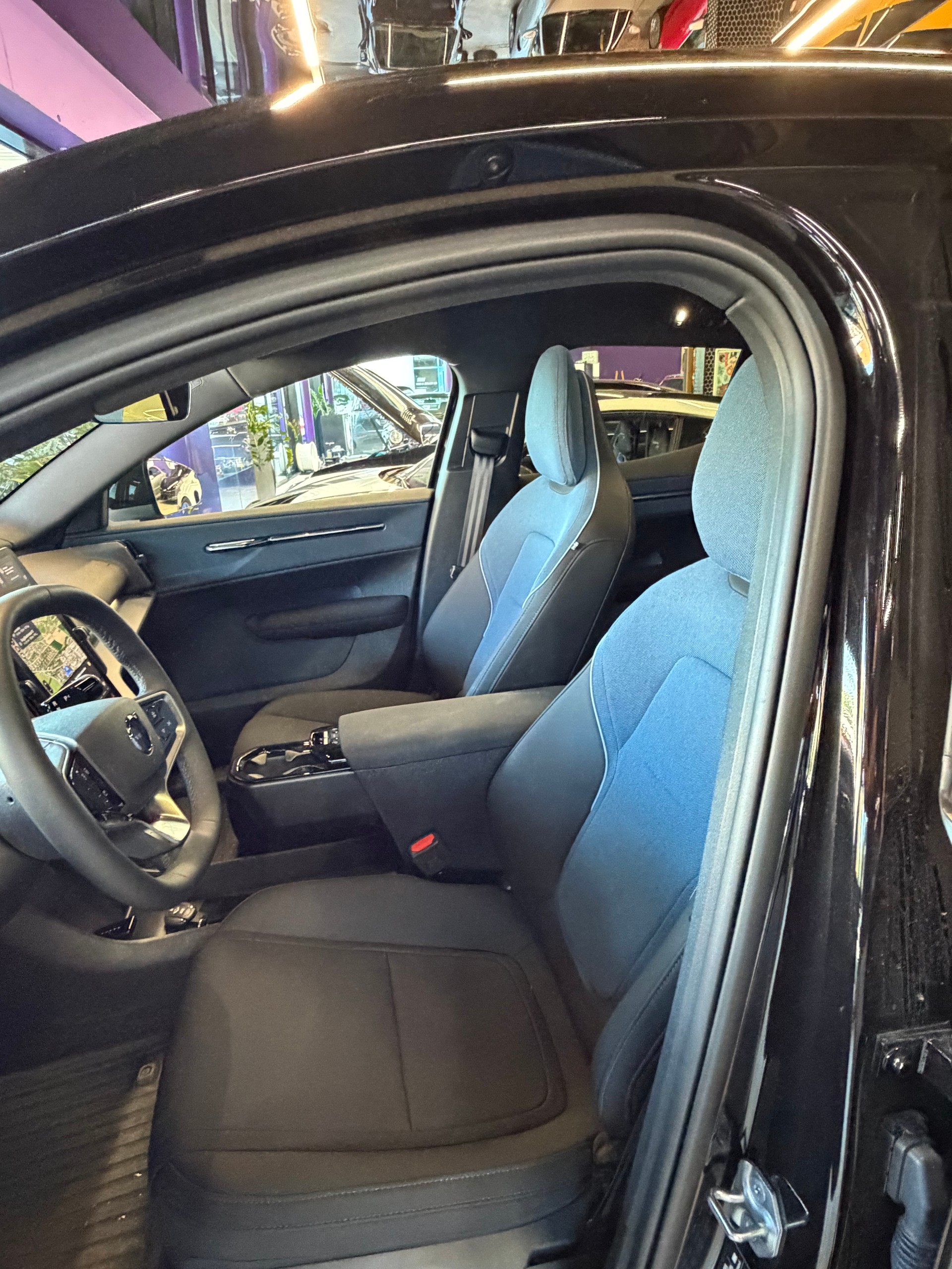 VOLVO EX30 Cross Country E60 69kWh Twin Performance AWD-image-8