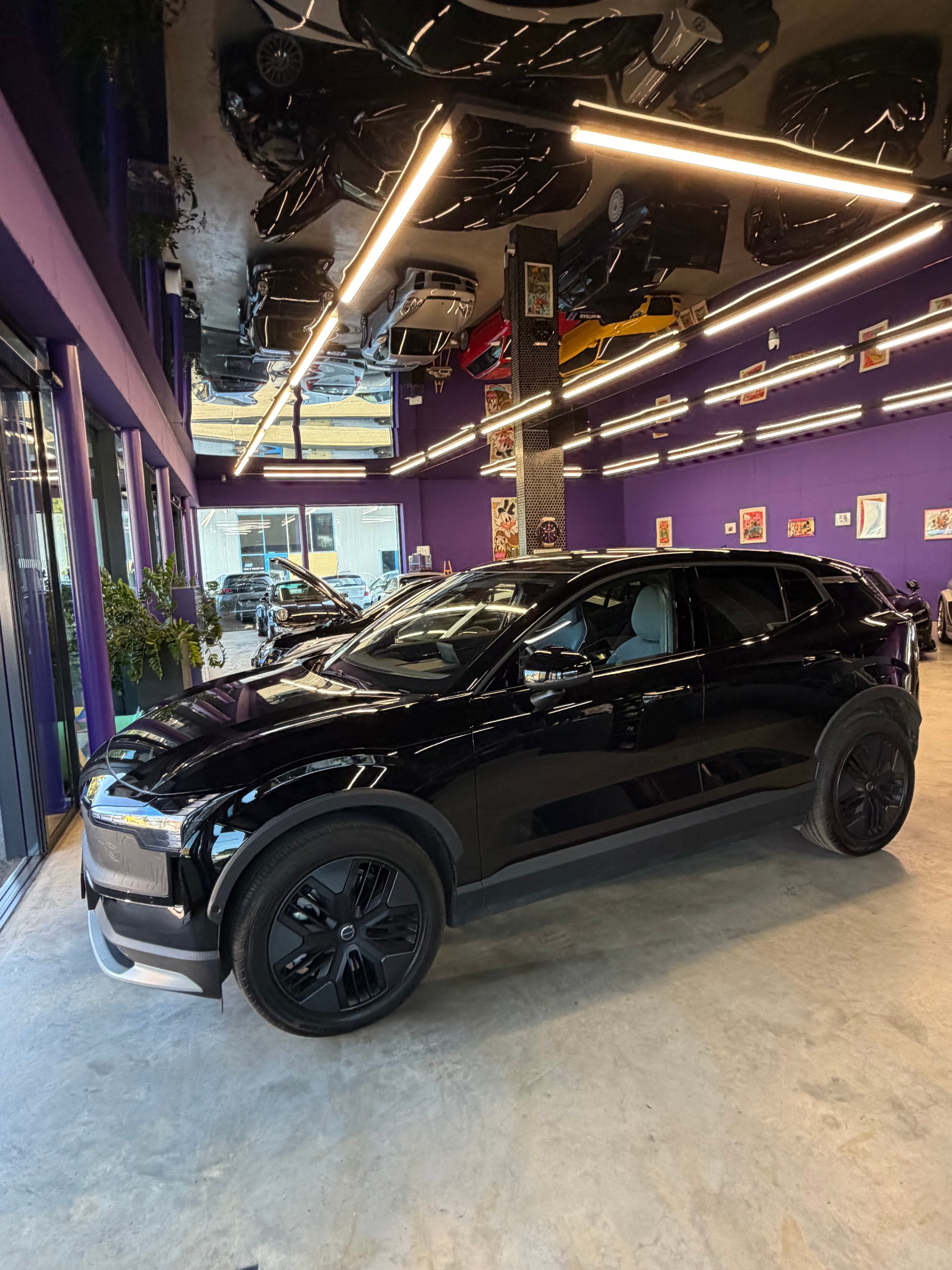 VOLVO EX30 Cross Country E60 69kWh Twin Performance AWD-image-3