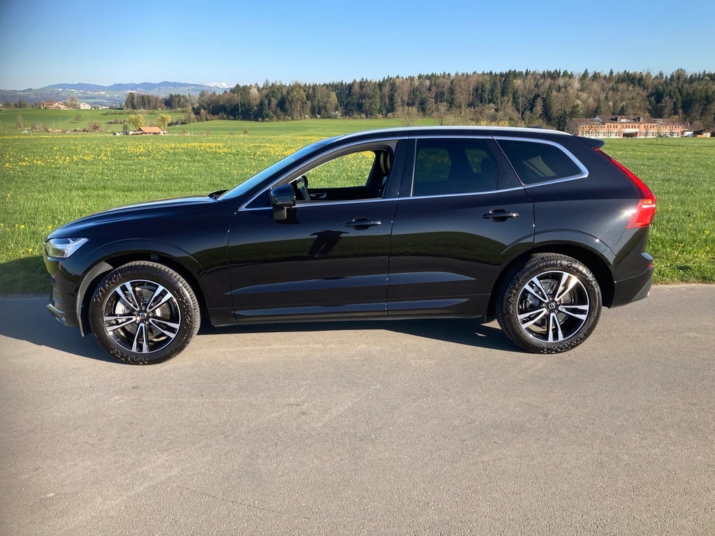 VOLVO XC60 B5 Benzin Mild Hybrid AWD Momentum Geartronic mit Anhängerkupplung-image-4