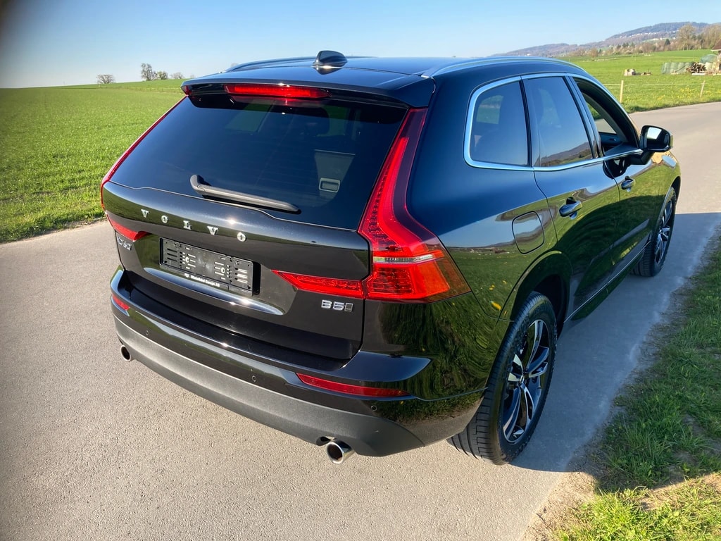 VOLVO XC60 B5 Benzin Mild Hybrid AWD Momentum Geartronic mit Anhängerkupplung-image-2