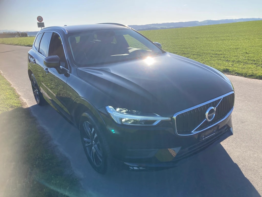 VOLVO XC60 B5 Benzin Mild Hybrid AWD Momentum Geartronic mit Anhängerkupplung-image-1