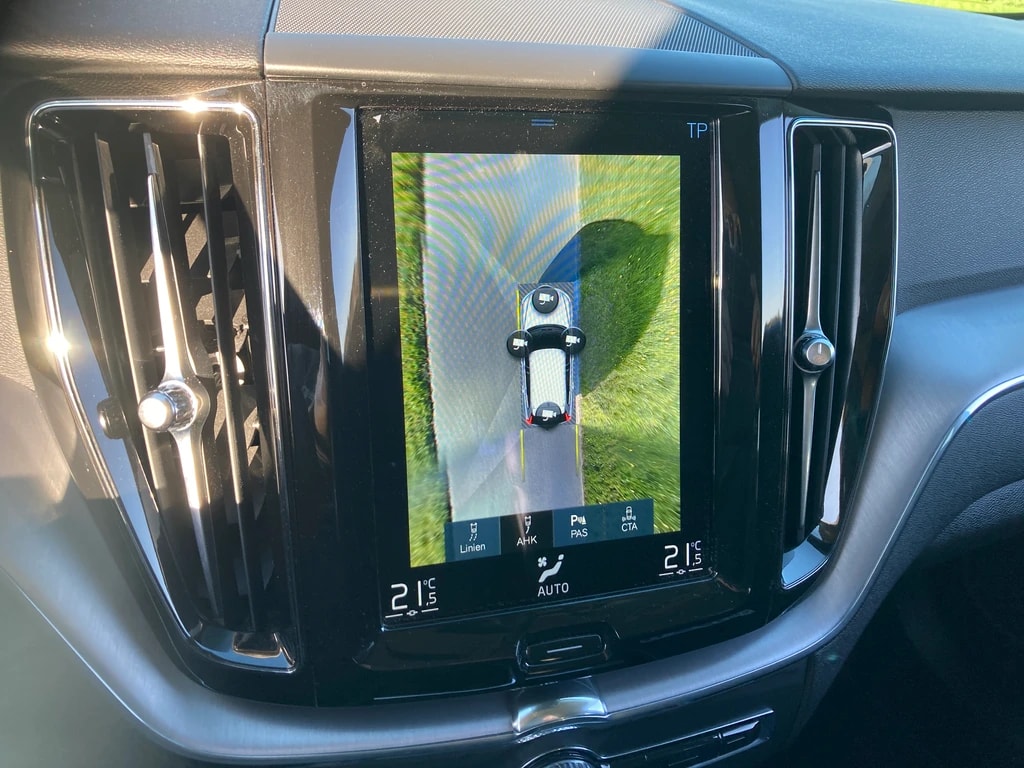 VOLVO XC60 B5 Benzin Mild Hybrid AWD Momentum Geartronic mit Anhängerkupplung-image-11
