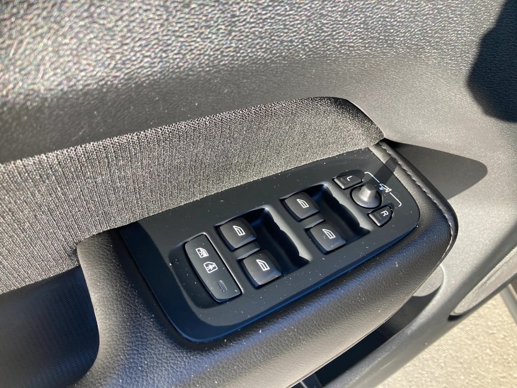 VOLVO XC60 B5 Benzin Mild Hybrid AWD Momentum Geartronic mit Anhängerkupplung-image-10