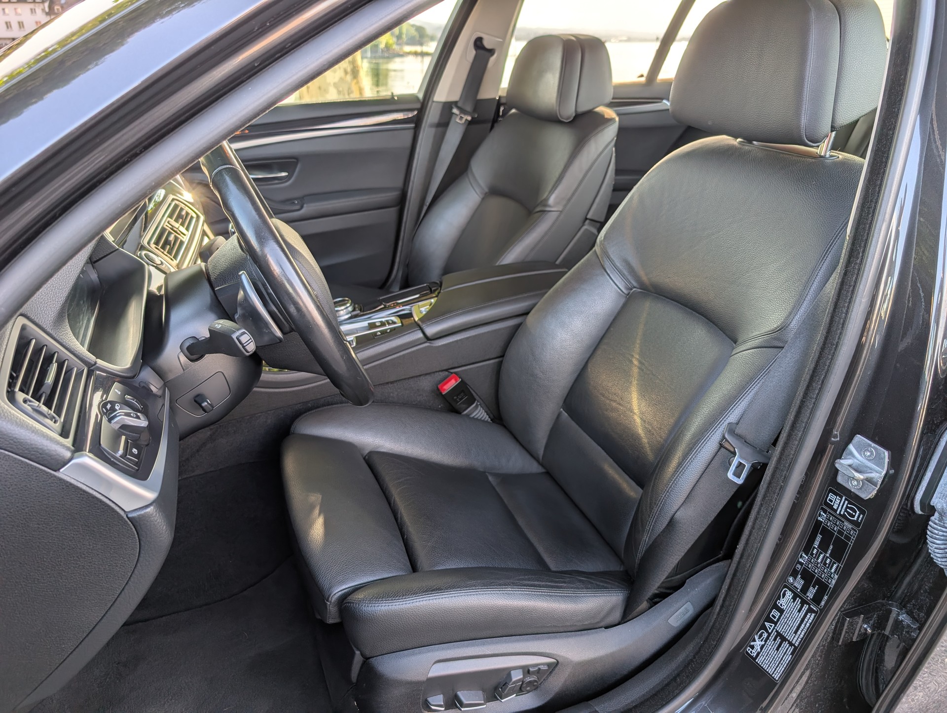 BMW 520d xDrive-image-4