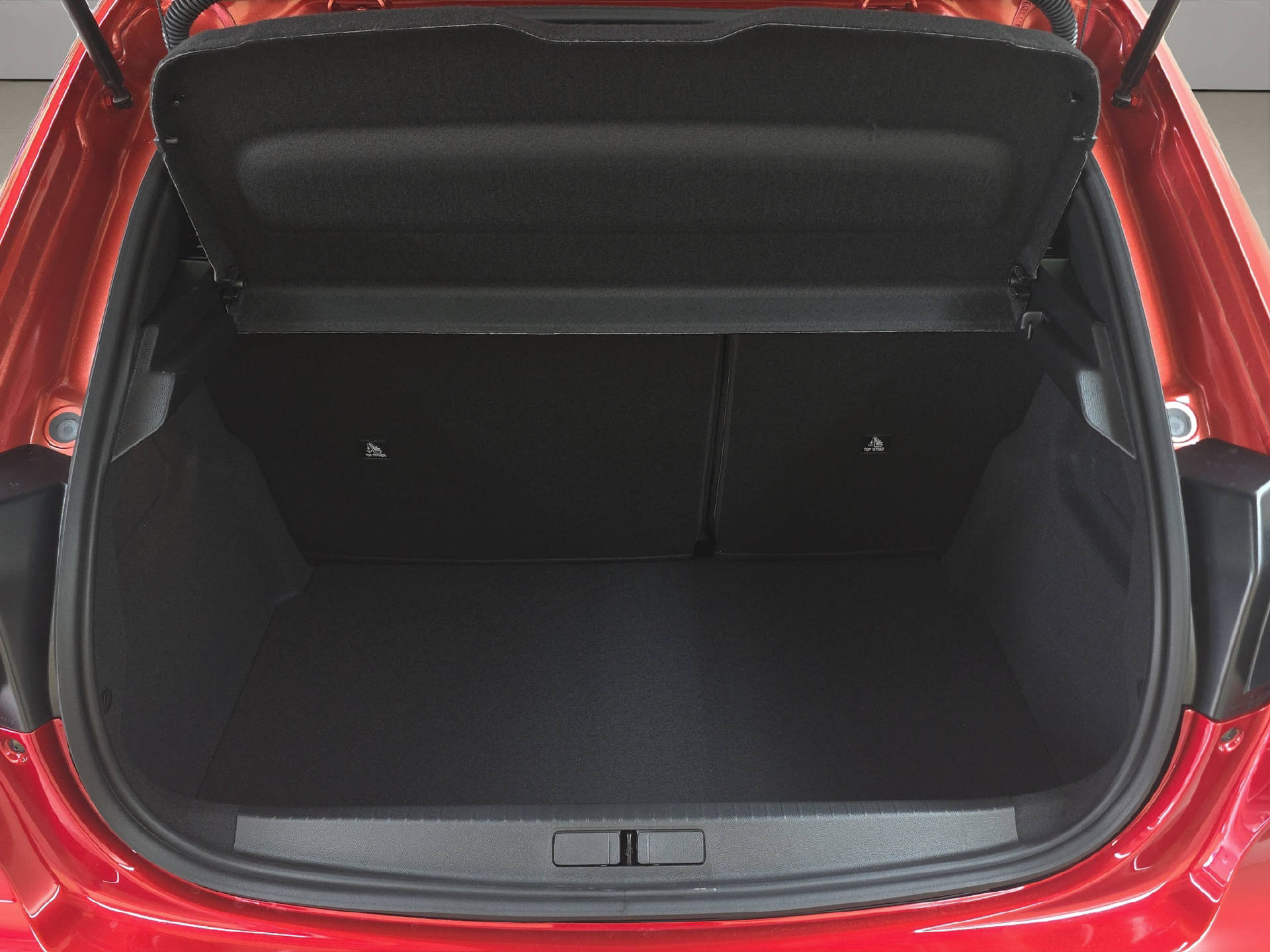 PEUGEOT 208 1.2 Hybrid Allure-image-11