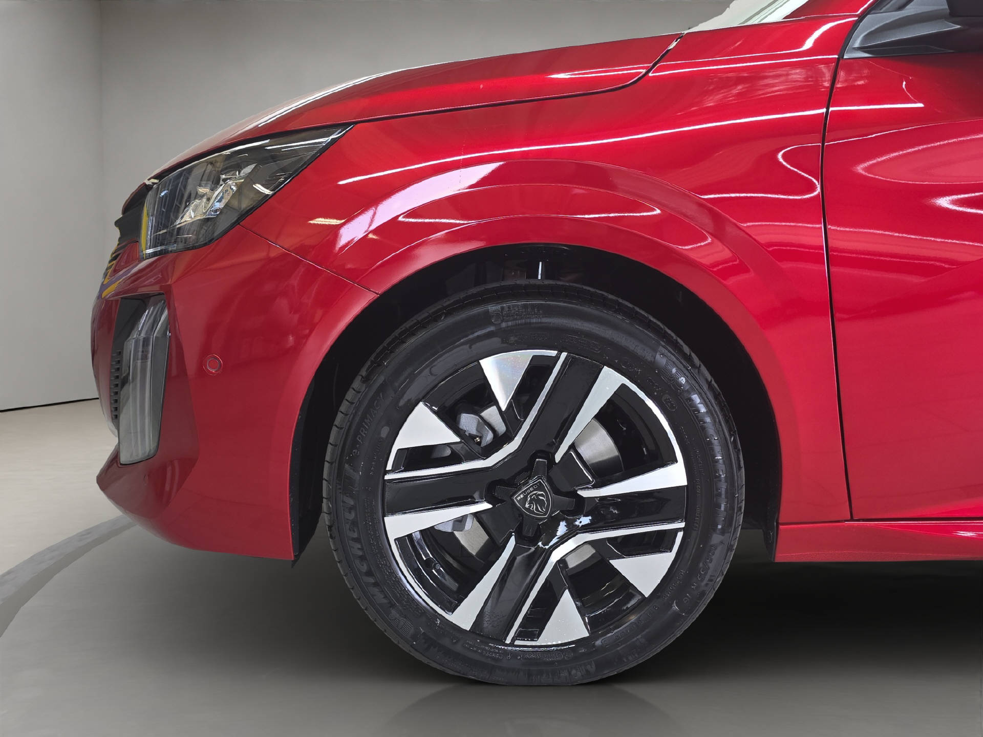 PEUGEOT 208 1.2 Hybrid Allure-image-12