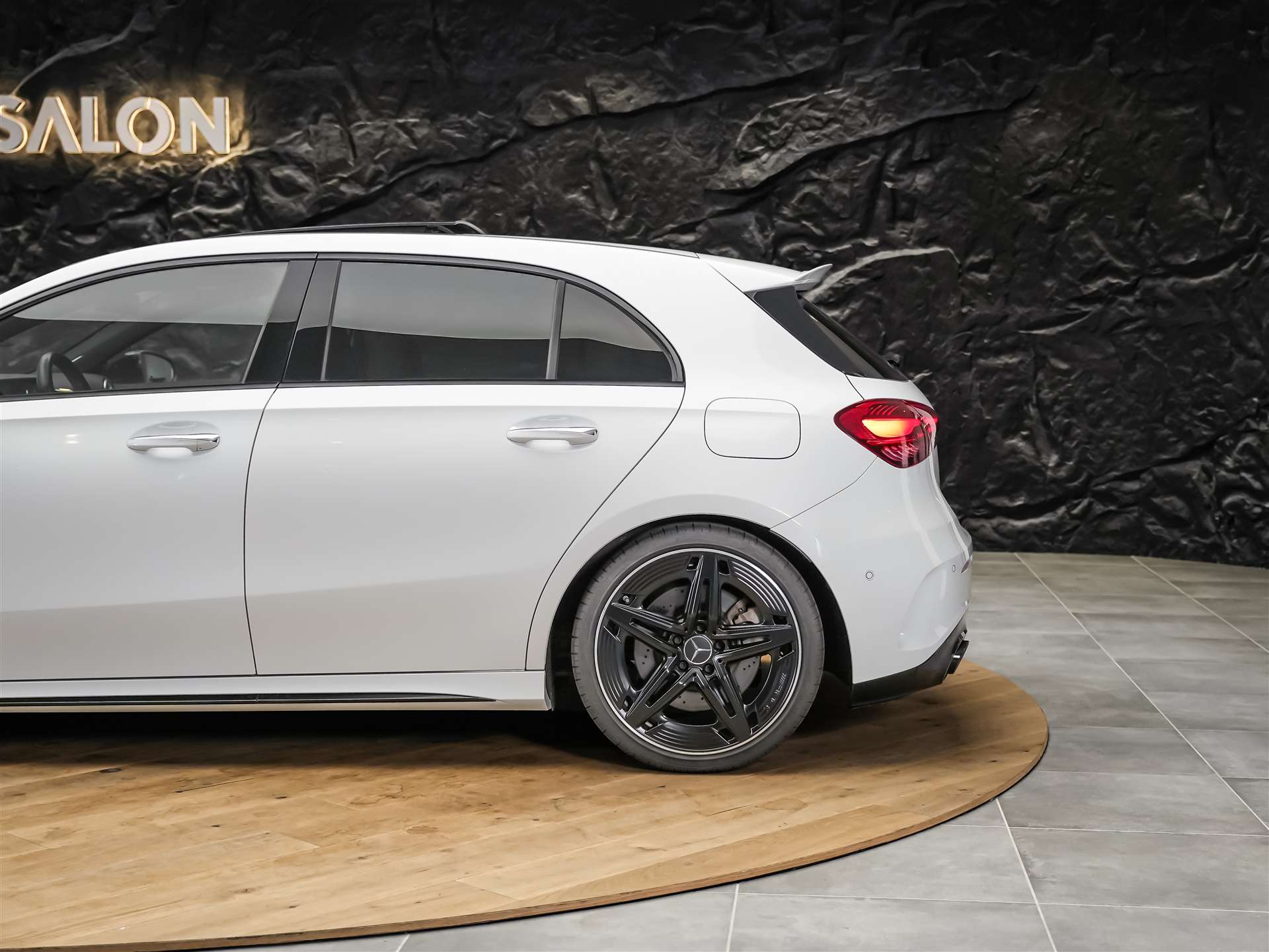 MERCEDES-BENZ A 35 AMG 4Matic 8G-DCT *Panorama*Assistenten*Multibeam-LED*-image-17