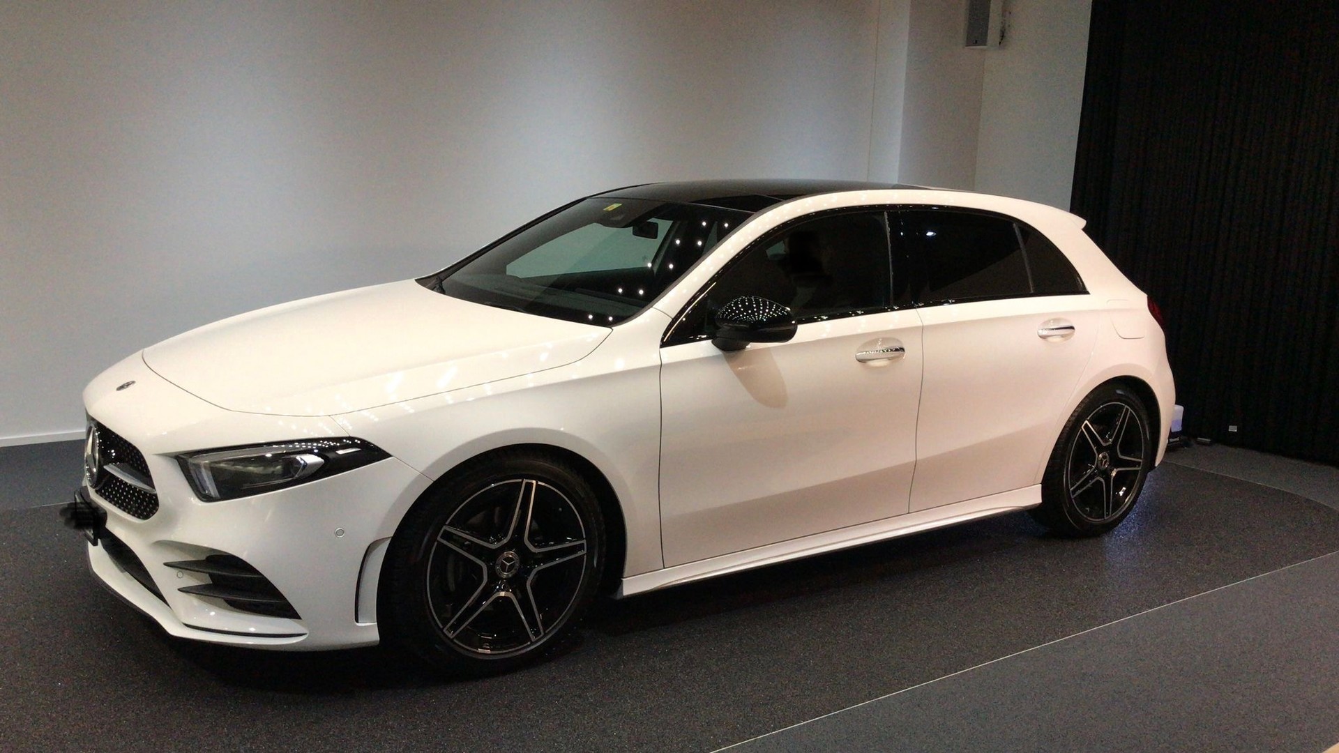 MERCEDES-BENZ A180 Night Star AMG Line-image-5