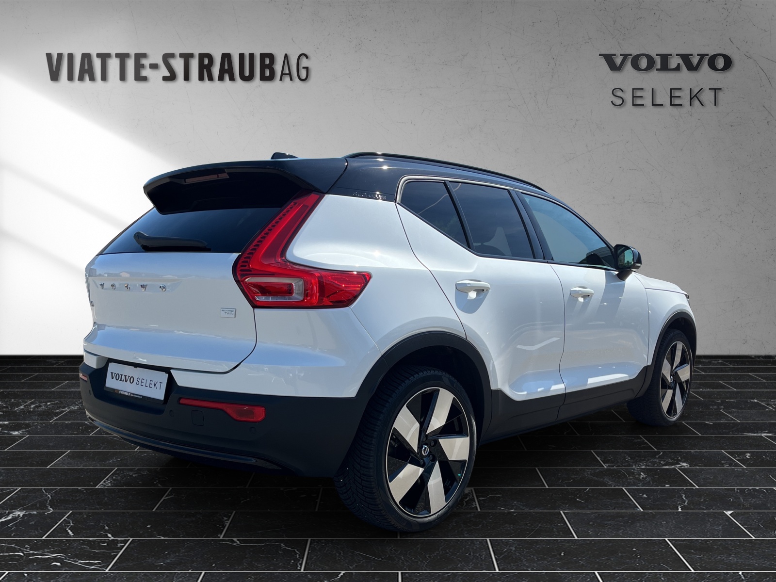 VOLVO XC40 E80 Twin Plus AWD-image-4