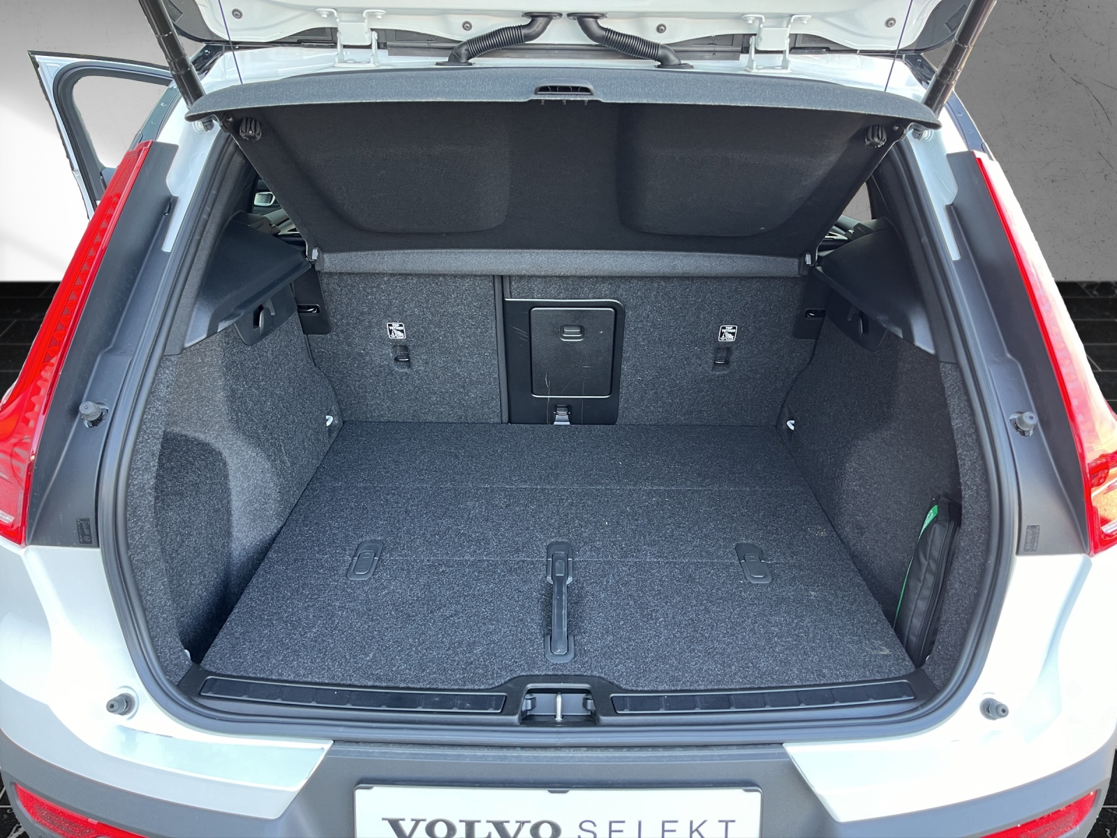 VOLVO XC40 E80 Twin Plus AWD-image-15