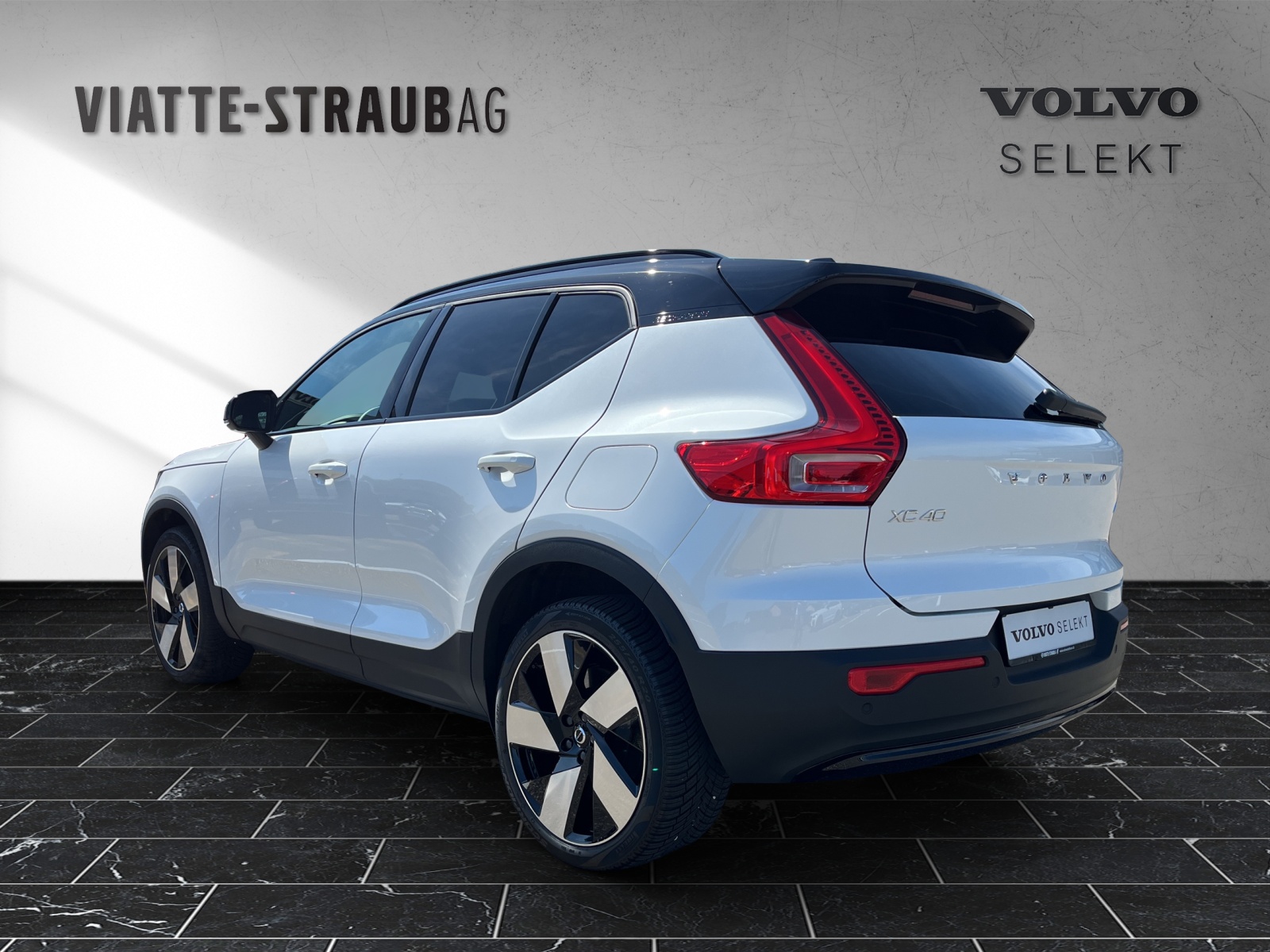 VOLVO XC40 E80 Twin Plus AWD-image-2