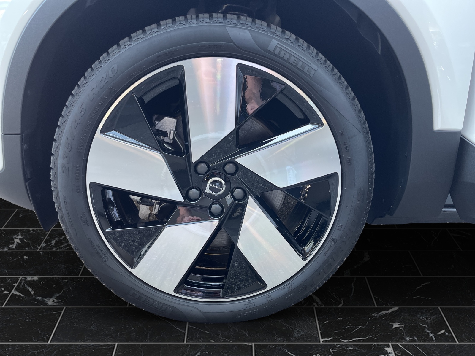 VOLVO XC40 E80 Twin Plus AWD-image-17