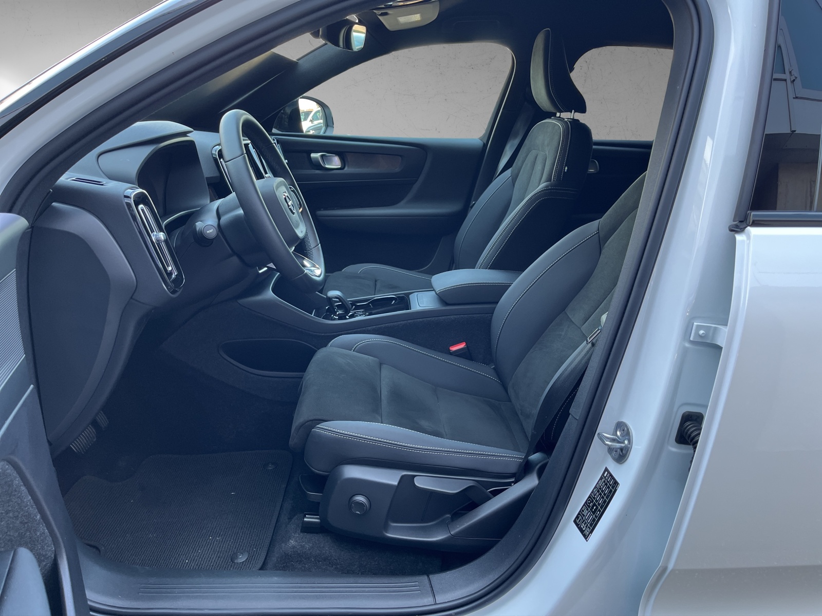 VOLVO XC40 E80 Twin Plus AWD-image-8
