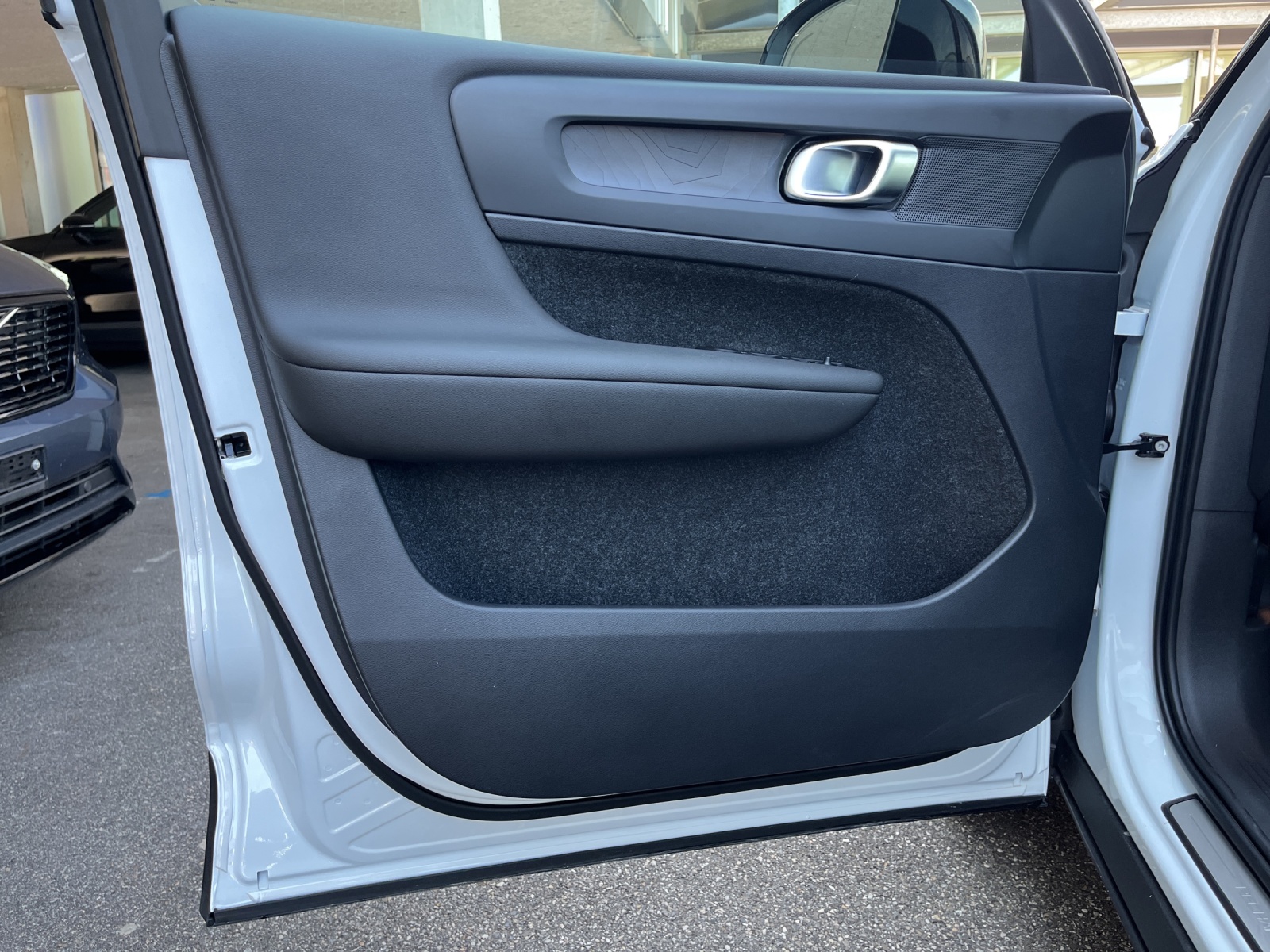 VOLVO XC40 E80 Twin Plus AWD-image-10