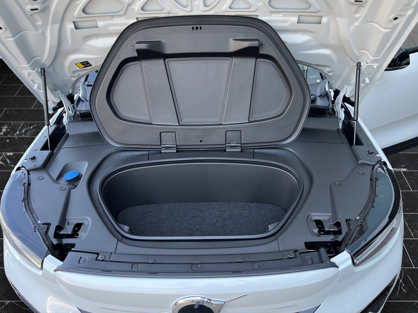 VOLVO XC40 E80 Twin Plus AWD-image-16
