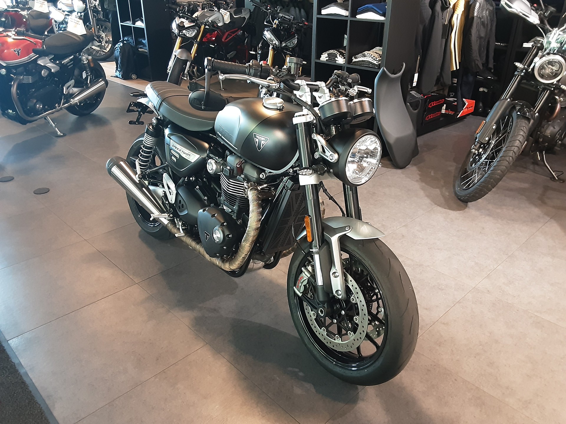 TRIUMPH Speed Twin 1200-image-2