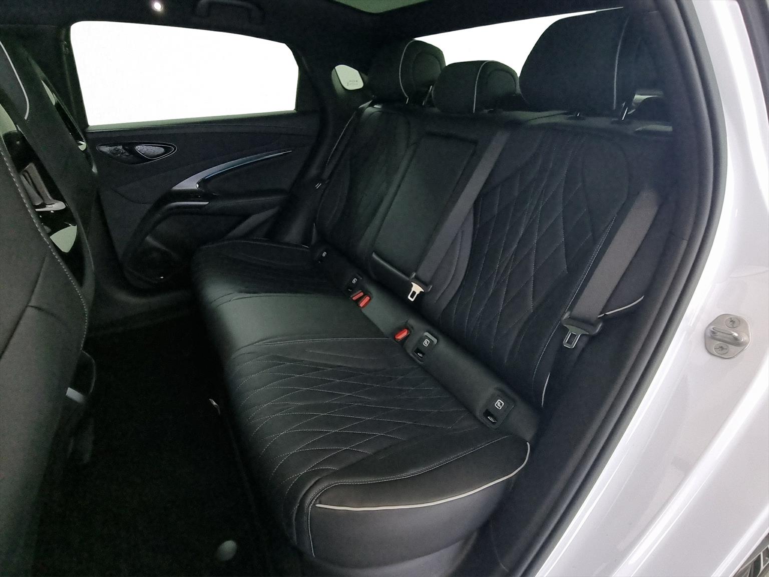 BYD Seal 82,2 kWh Excellence AWD-image-6