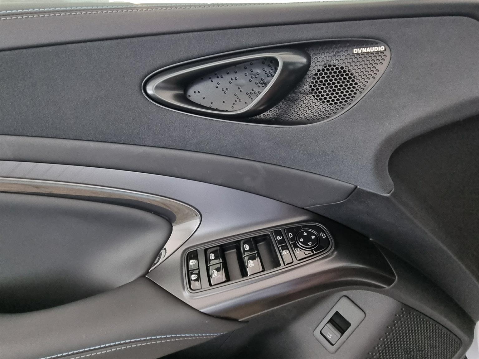 BYD Seal 82,2 kWh Excellence AWD-image-11